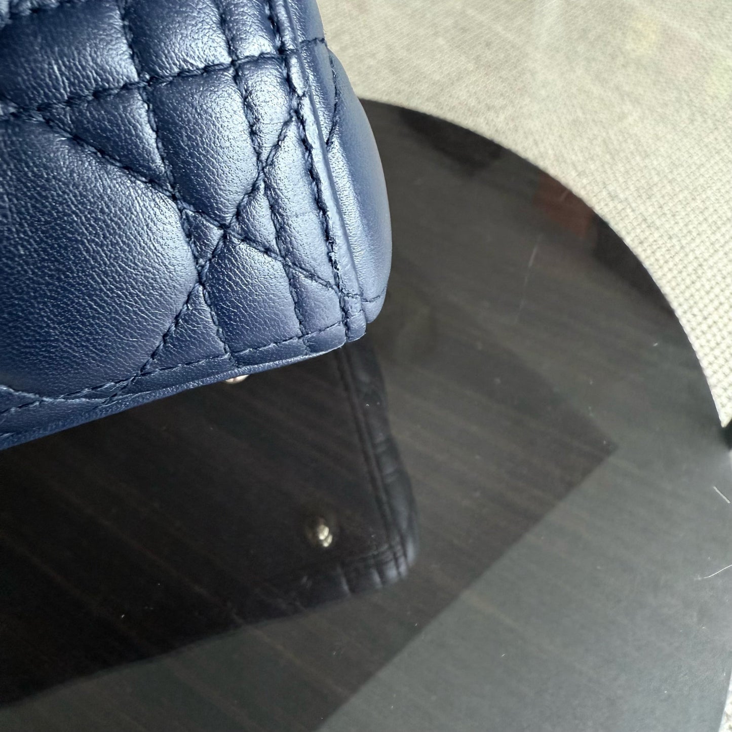 Lady Grand rabat - Cuir d'agneau Canange bleu foncé, accessoires dorés — Kovancy