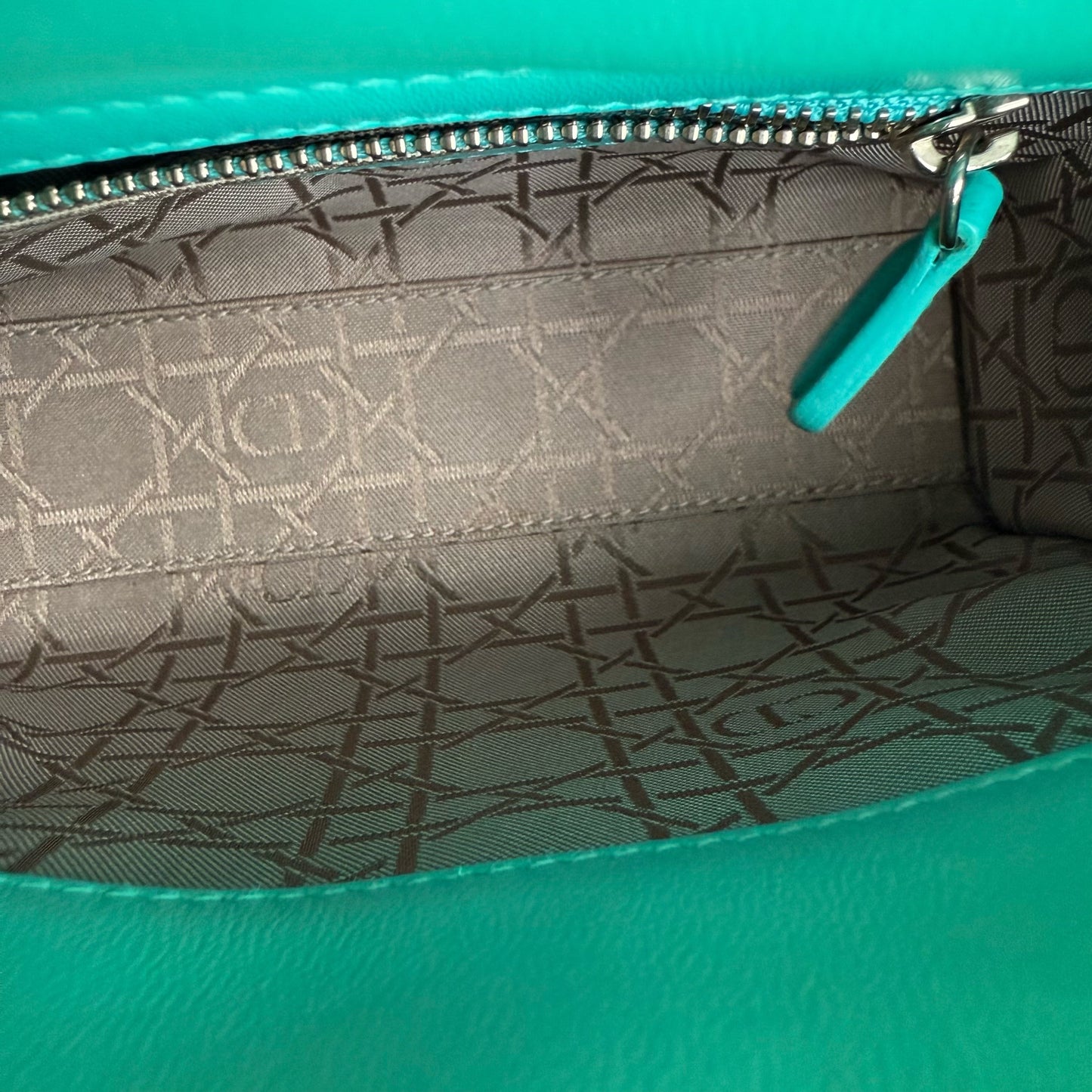Lady Mini - Sangle réglable en cuir d'agneau Cannage bleu cyan et matériel argenté — Kovancy