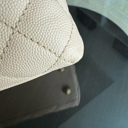 Sac Chanel Coco Handle petit modèle - Beige matelassé caviar, finitions dorées Series 24