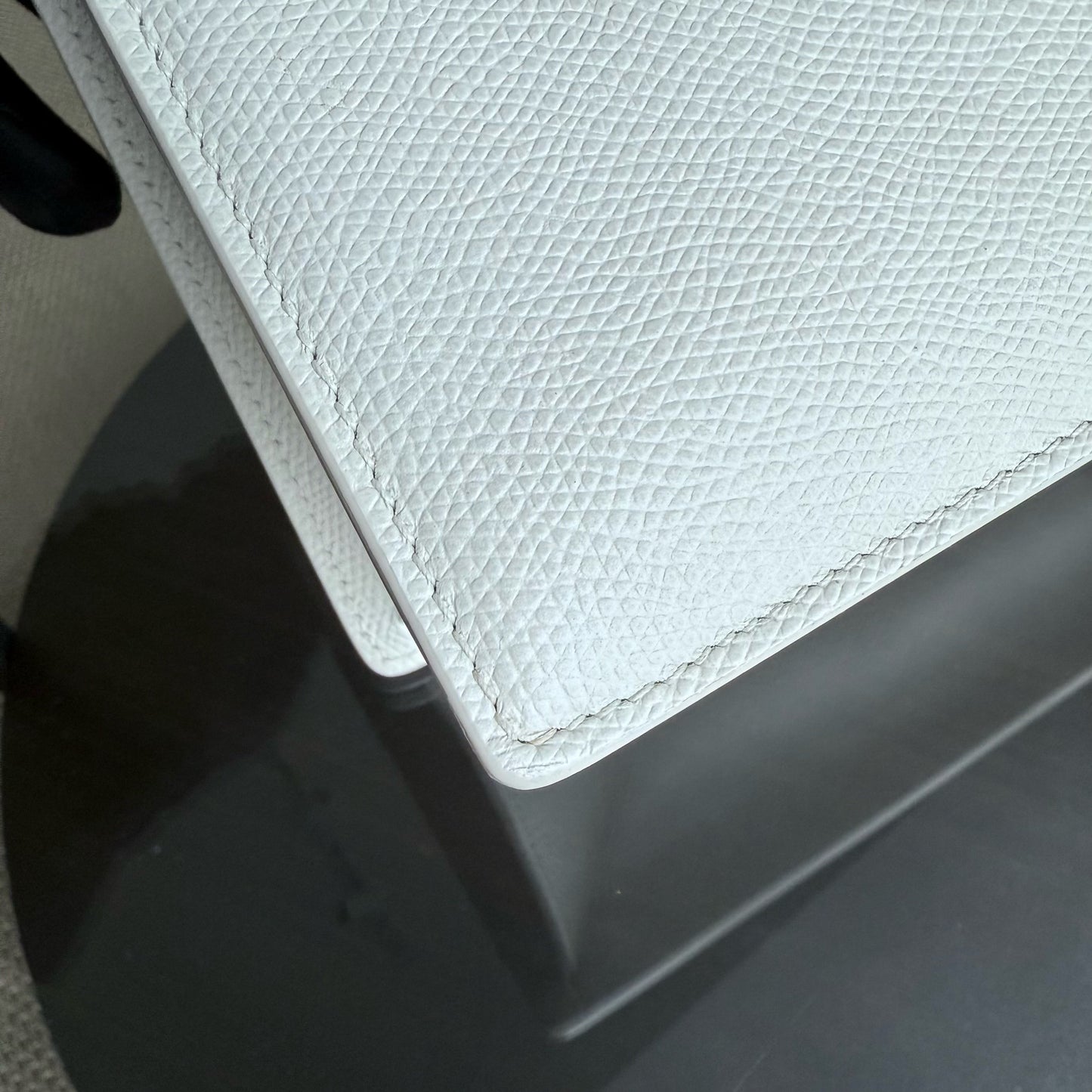 Chaîne Dior 30 Montaigne - Cuir de veau grainé, accastillage en or blanc