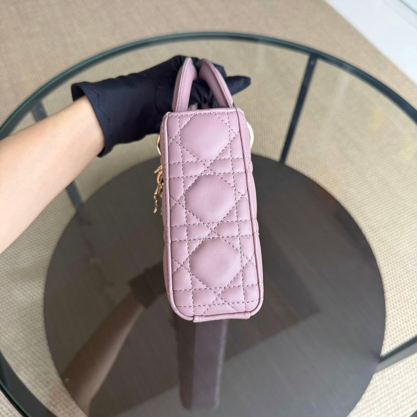 D-Joy Medium - Cuir d'agneau Cannage Blush Rose Accastillage doré — Kovancy