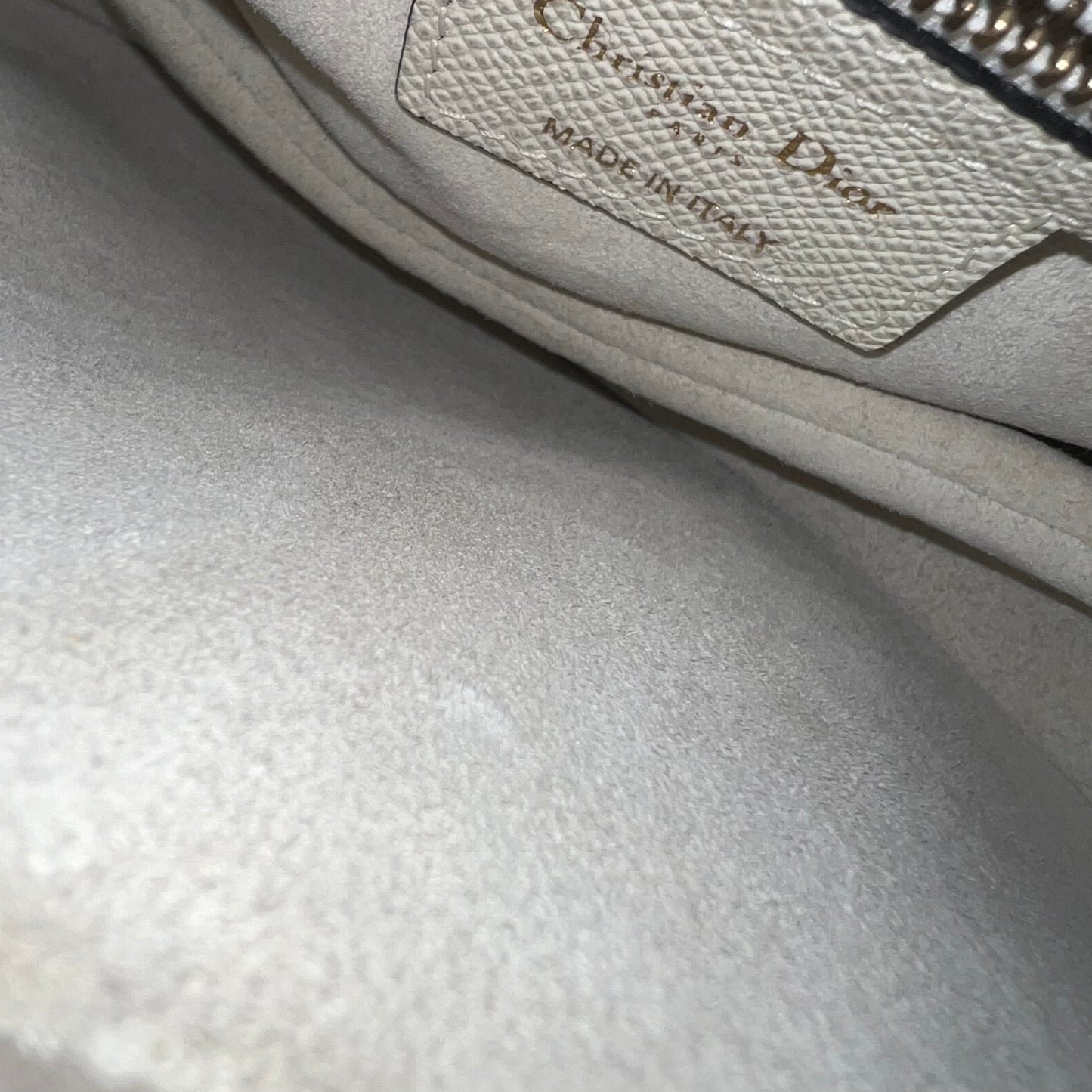 Saddle Medium - Cuir de veau grainé, finitions en or blanc — Kovancy