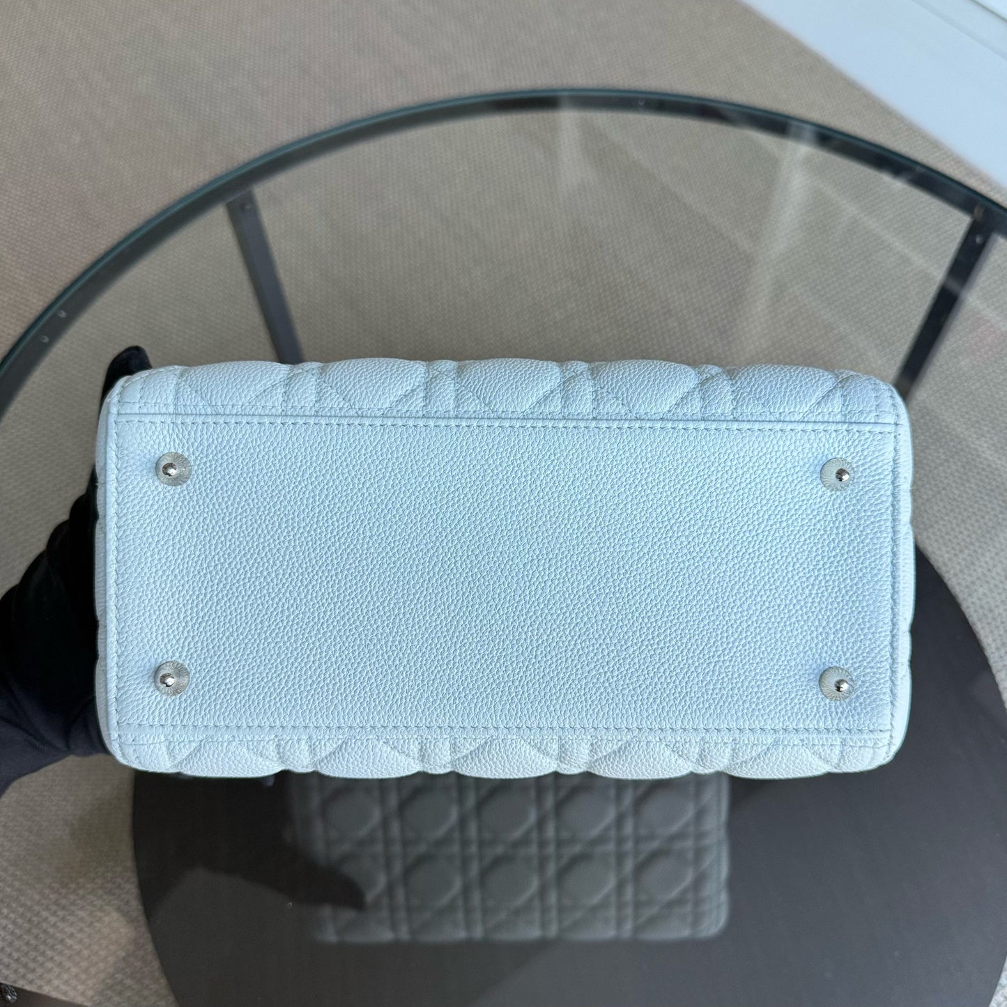 Dior Lady Caviar moyen - Cuir de veau grainé Cannage Blanc glacier Bleu glacier Quincaillerie argentée