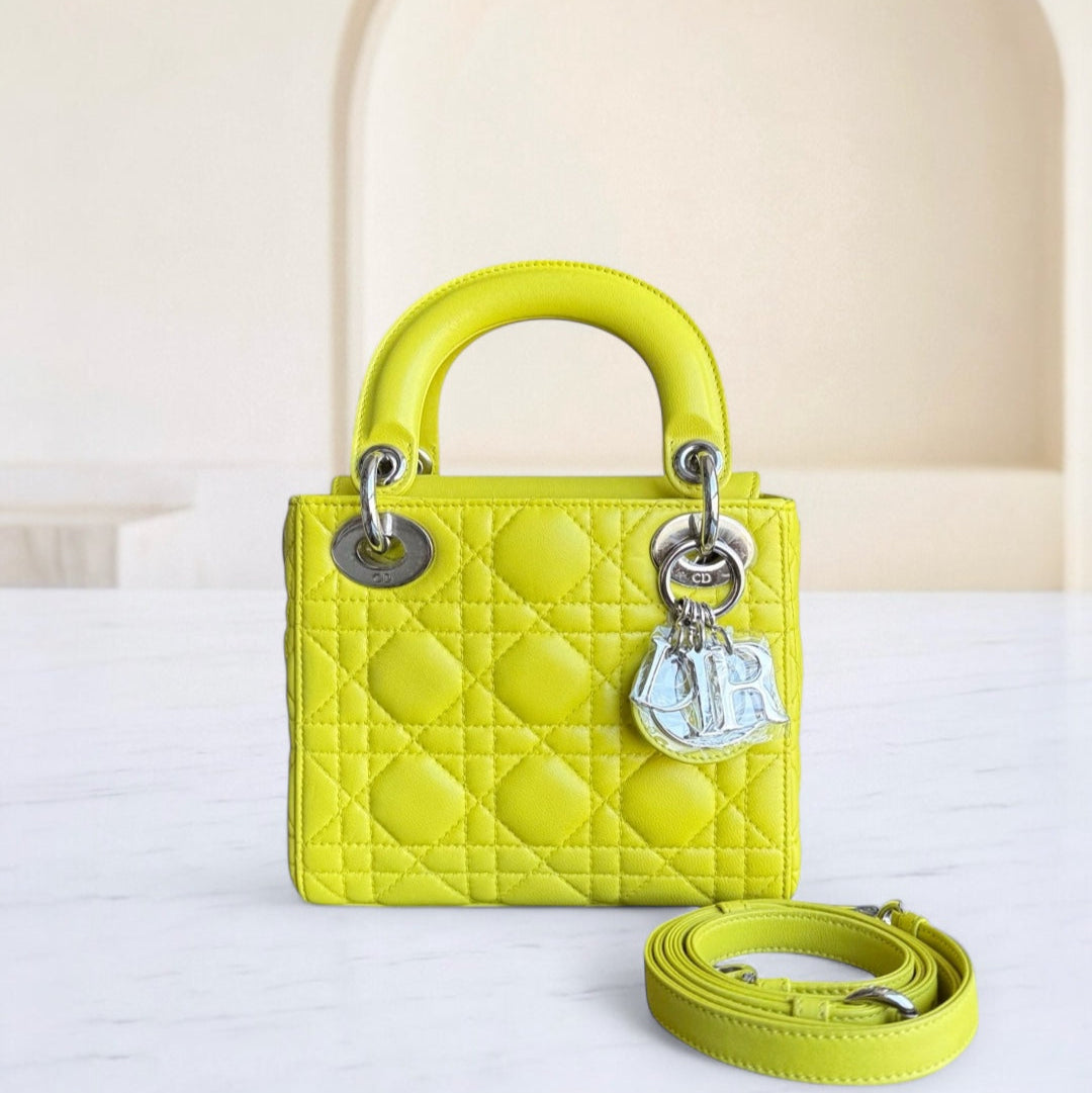 Lady Mini - Sangle réglable en cuir d'agneau Cannage jaune et métal argenté — Kovancy