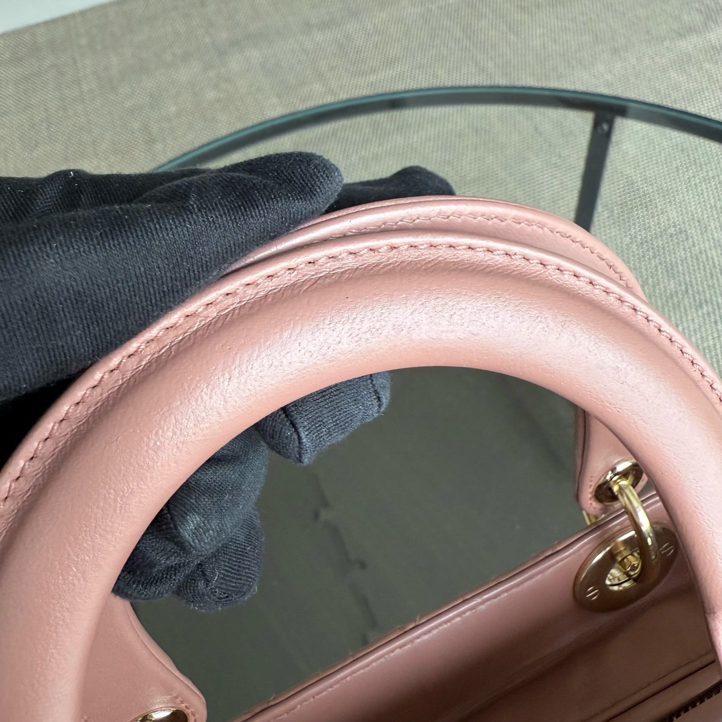 Dior Lady Taille moyenne - Cuir d'agneau Cannage, finitions dorées, sans bandoulière