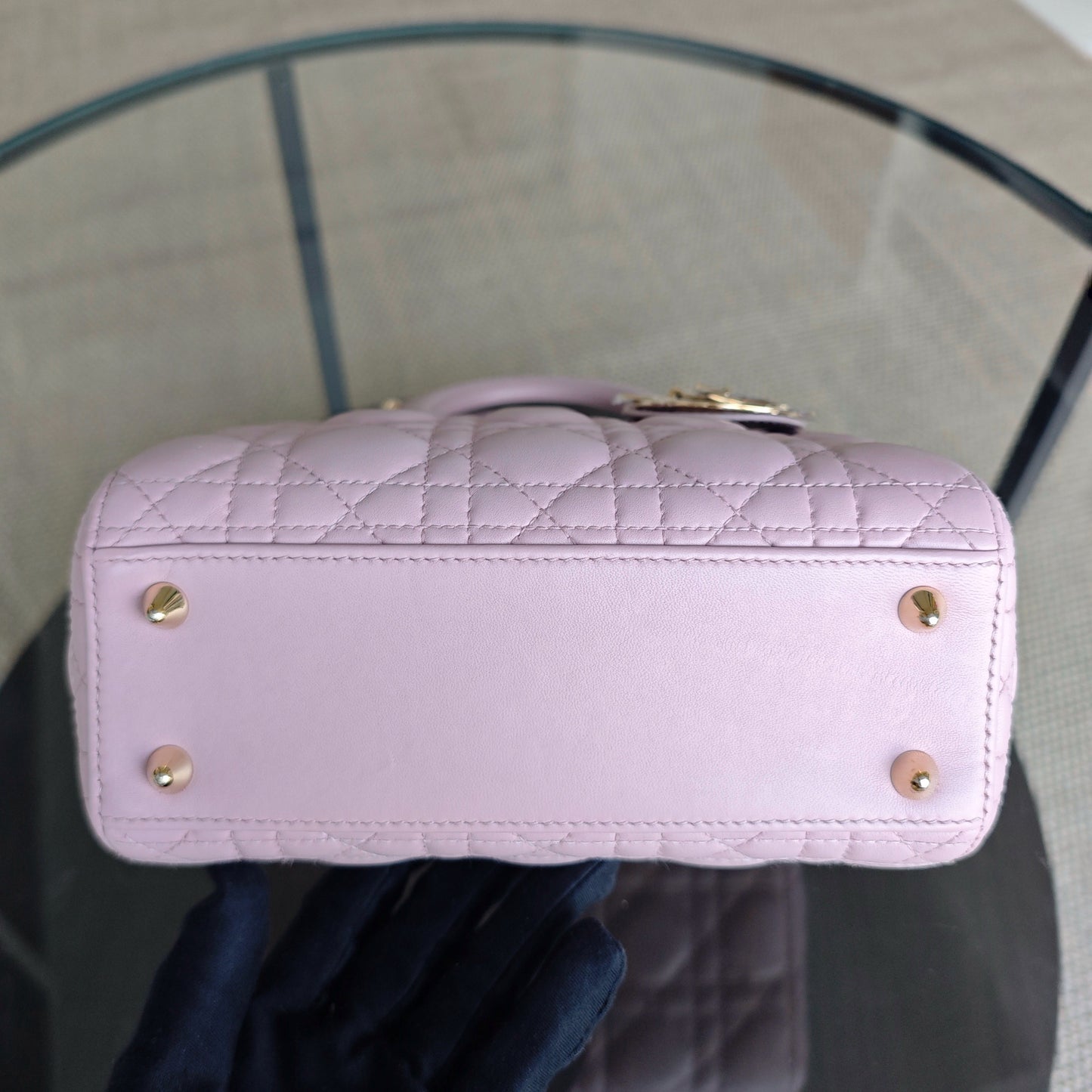 Lady Petit modèle - Cuir d'agneau Cannage rose avec finitions dorées — Kovancy