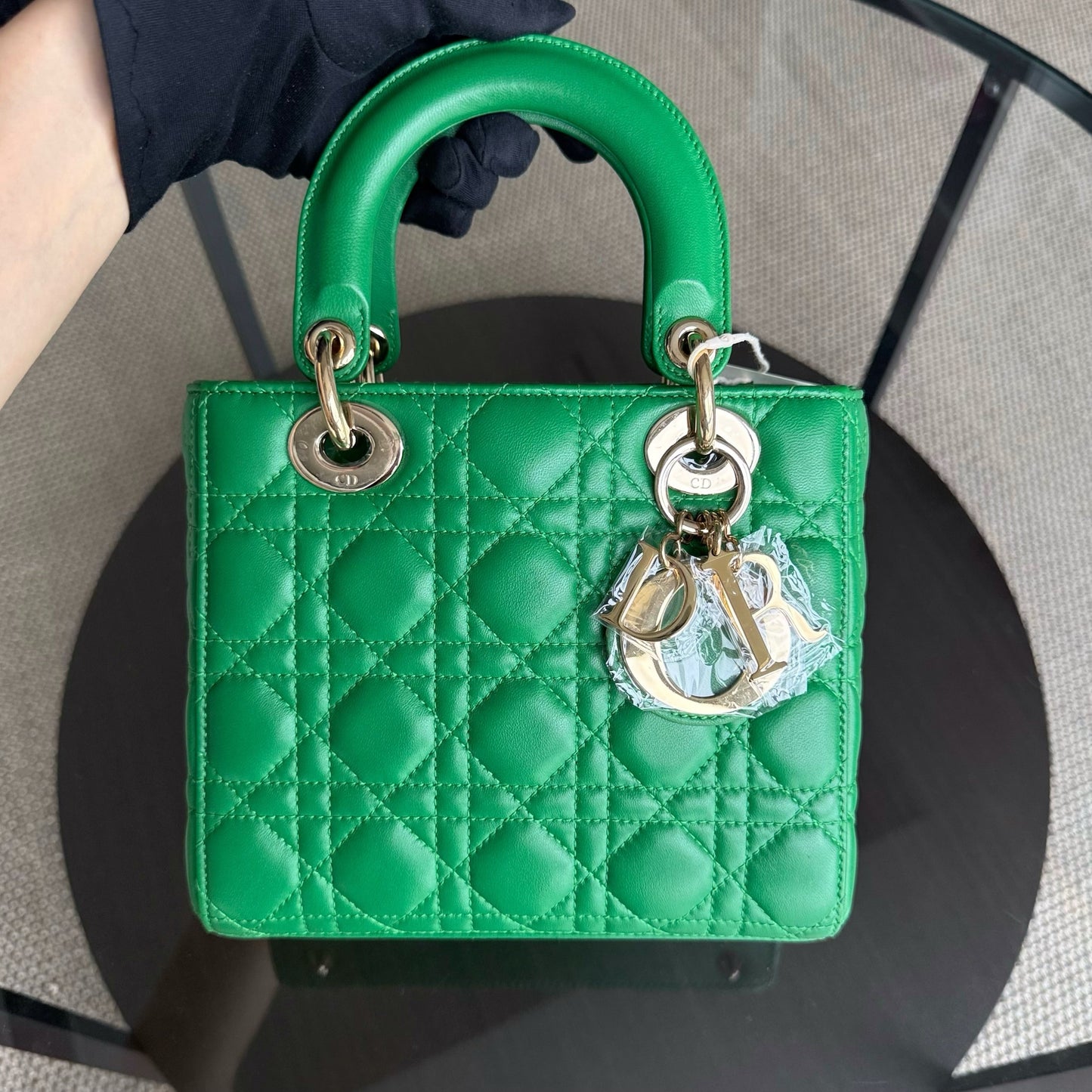 Lady Petit rabat - Cuir d'agneau Cannage vert et finitions dorées — Kovancy