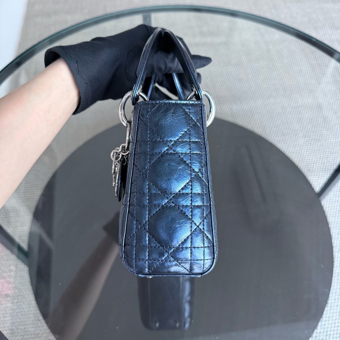 Lady Mini - Cuir de veau glacé Cannage bleu métallisé, quincaillerie argentée — Kovancy