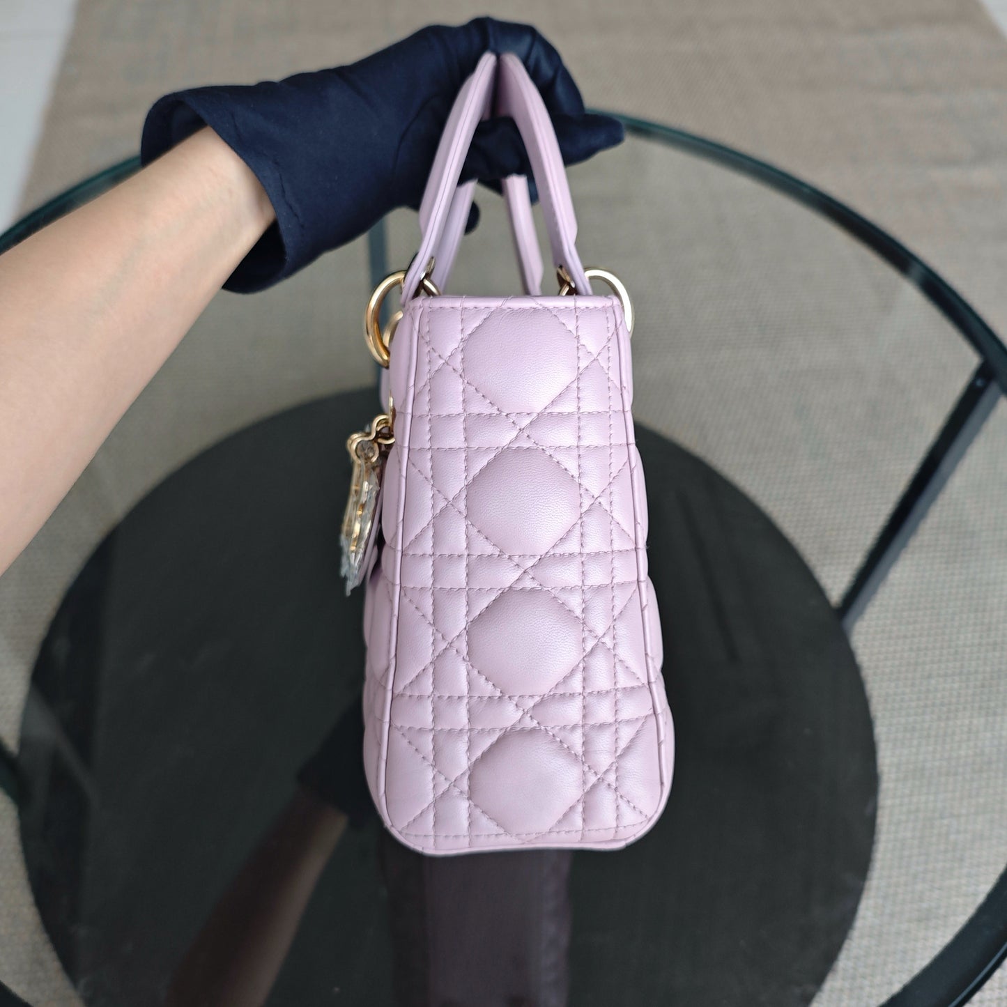Lady Petit modèle - Cuir d'agneau Cannage rose avec finitions dorées — Kovancy