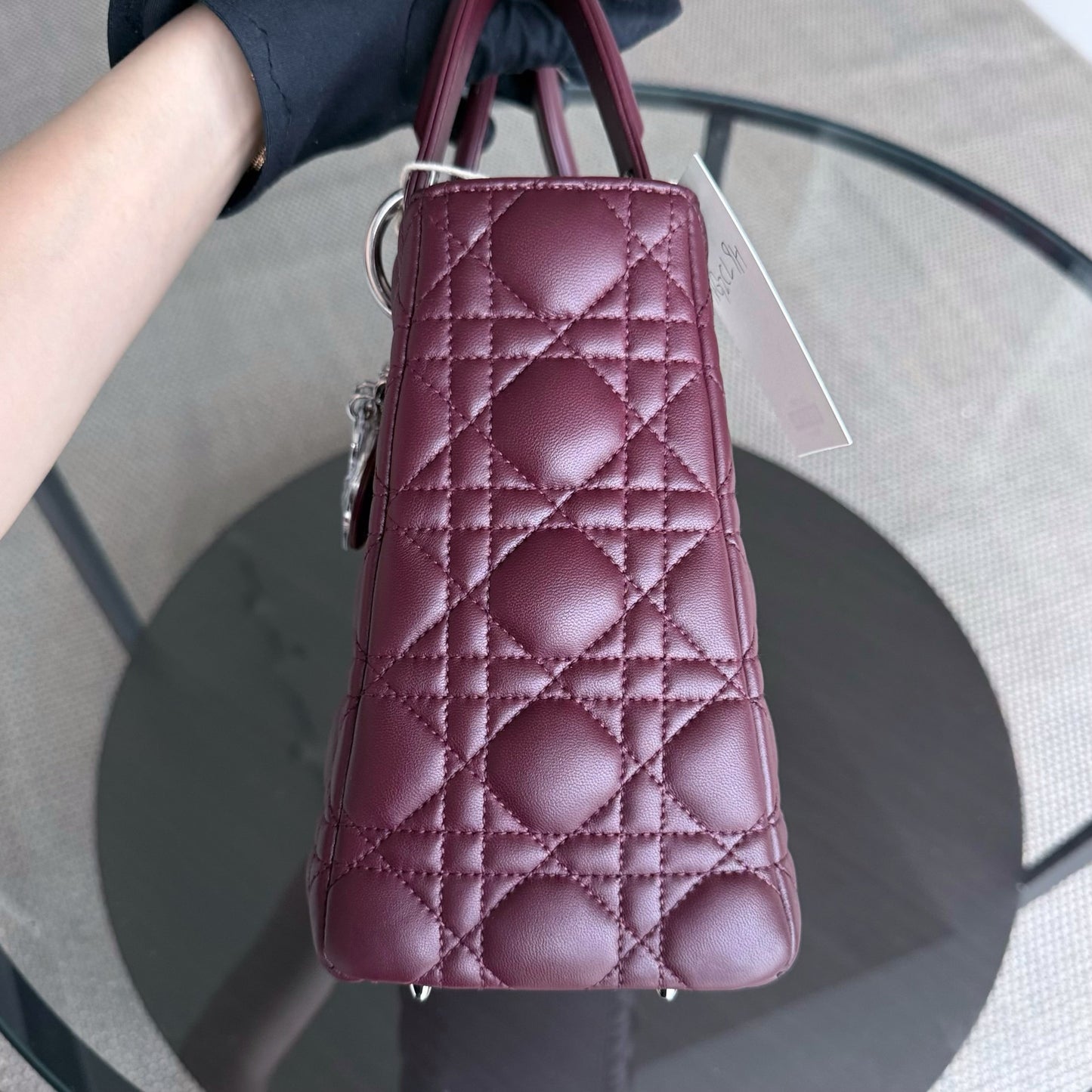 Lady Moyen - Cuir d'agneau Cannage bordeaux avec finitions argentées — Kovancy