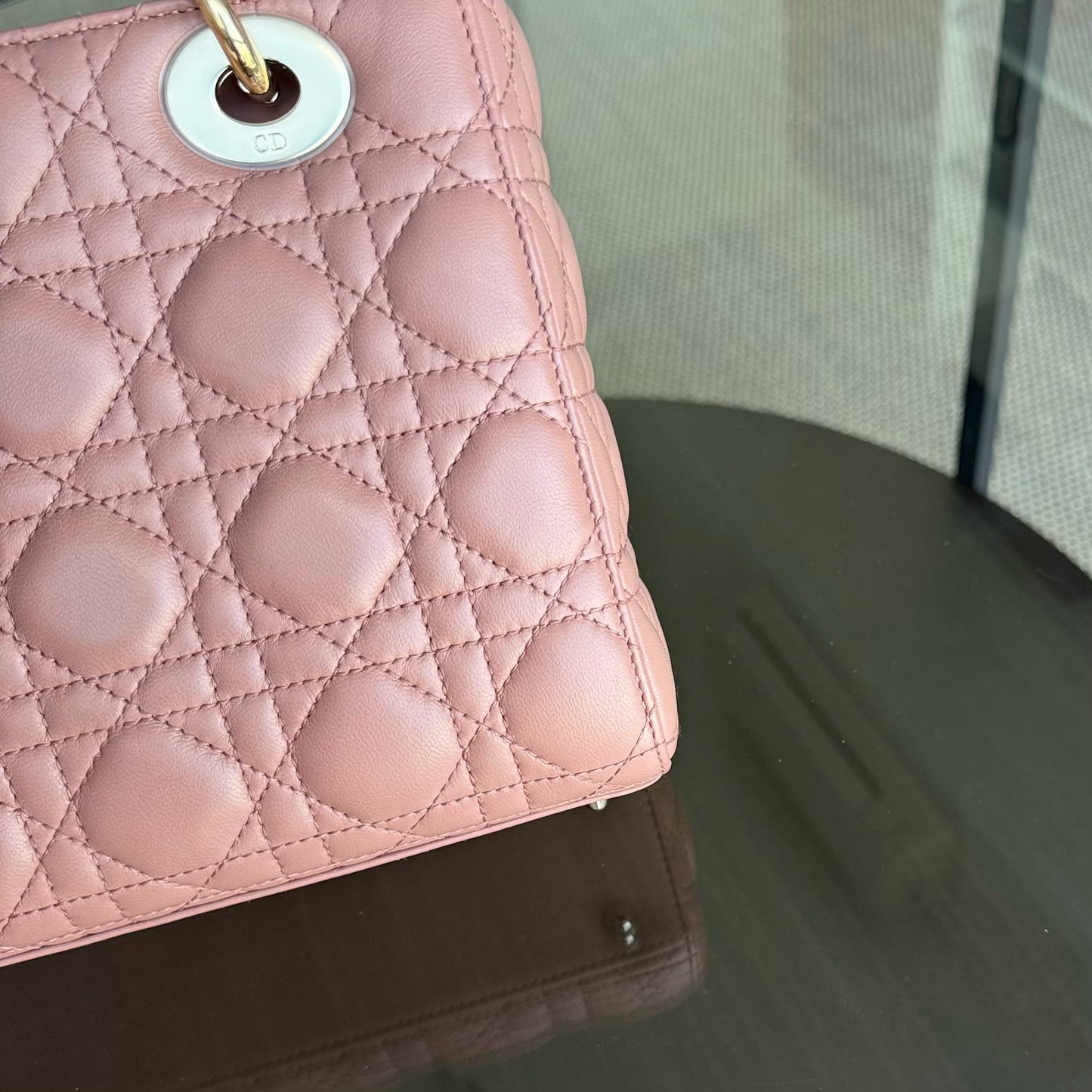 Lady Petit rabat - Cuir d'agneau Cannage, rose blush, quincaillerie dorée — Kovancy