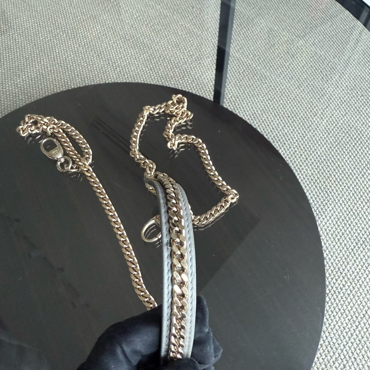 Lady Mini - Bracelet chaîne en cuir d'agneau Cannage gris et or — Kovancy