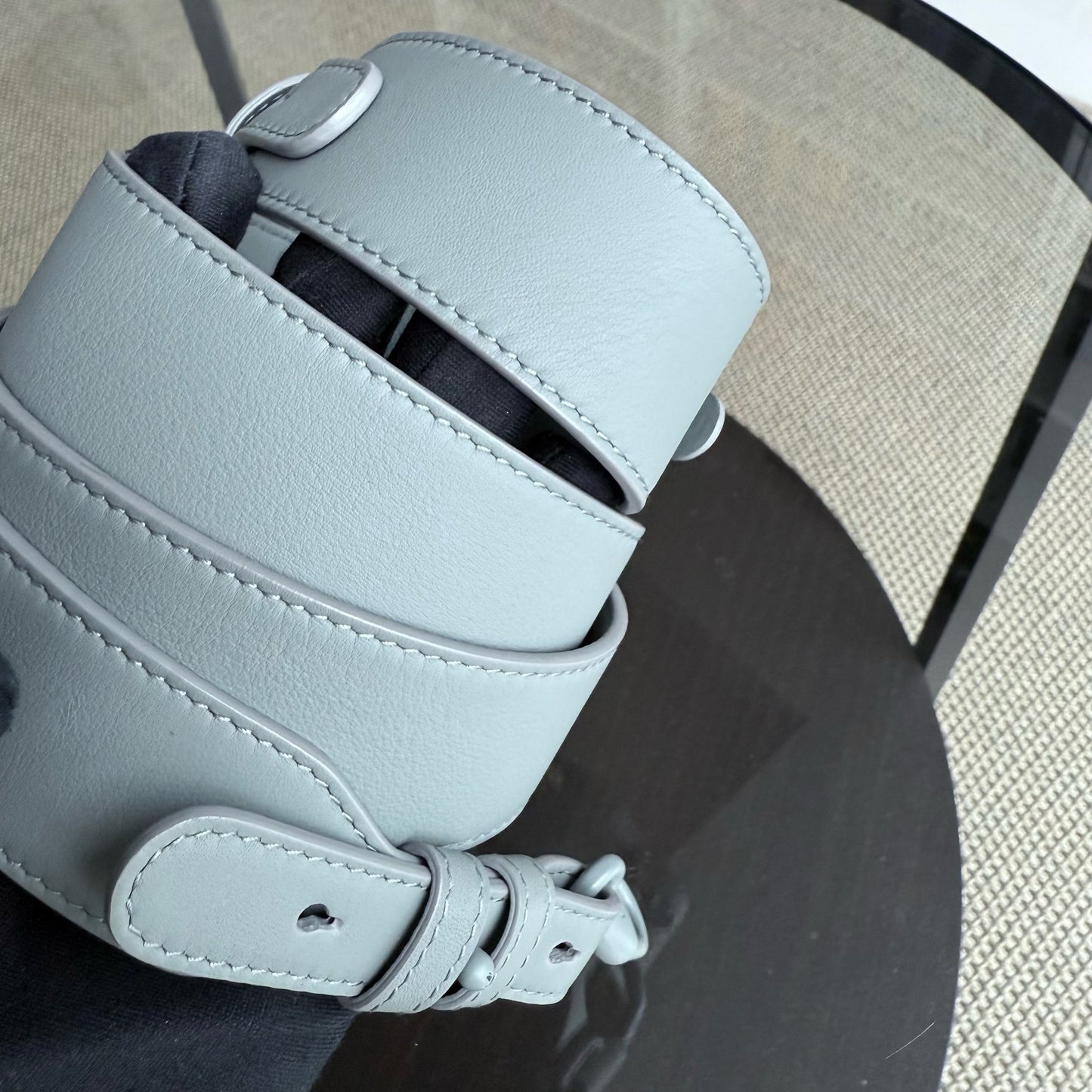 Lady Petit modèle ABC - Cuir de veau gris Cannage entièrement gris, finitions noires — Kovancy