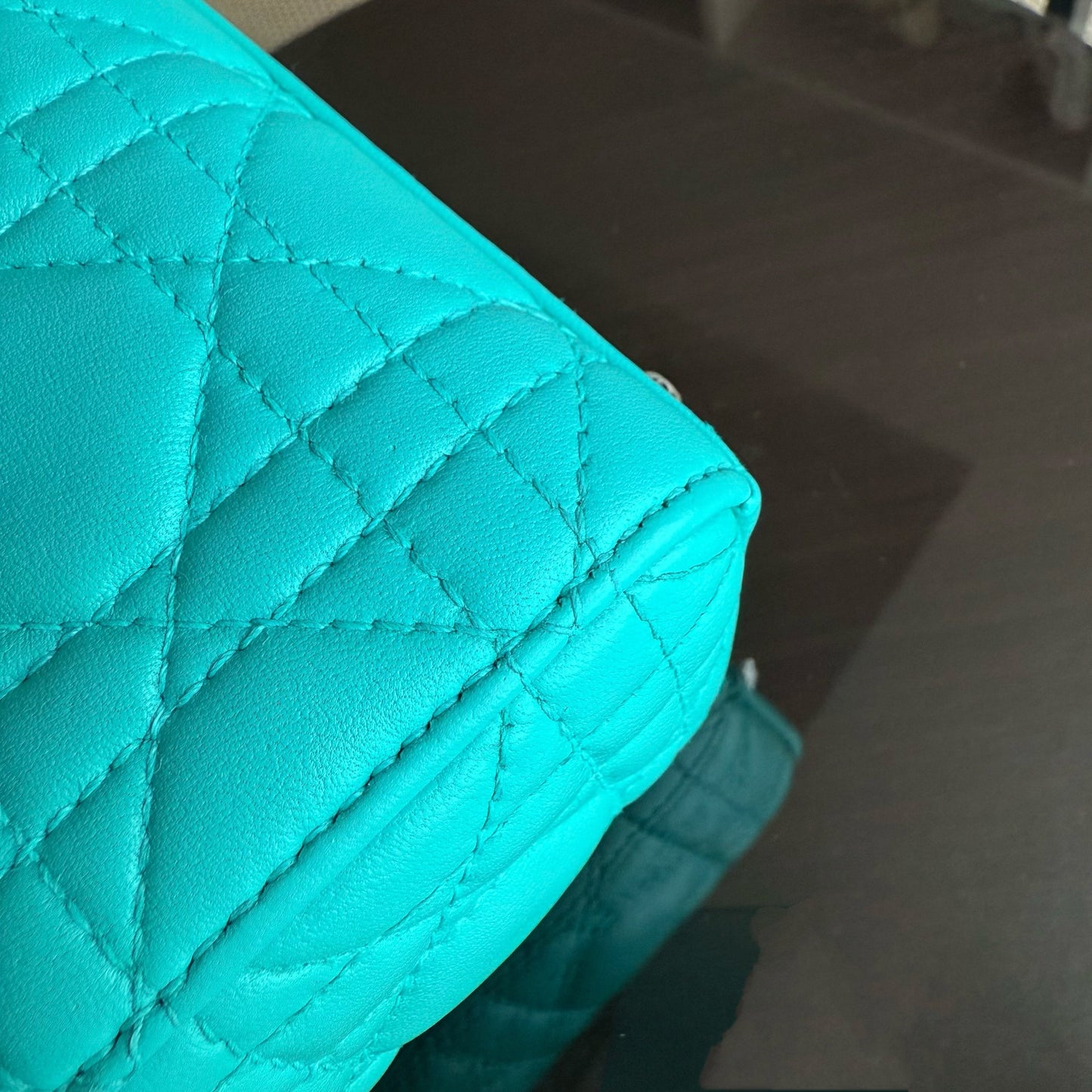 Lady Mini - Sangle réglable en cuir d'agneau Cannage bleu cyan et matériel argenté — Kovancy
