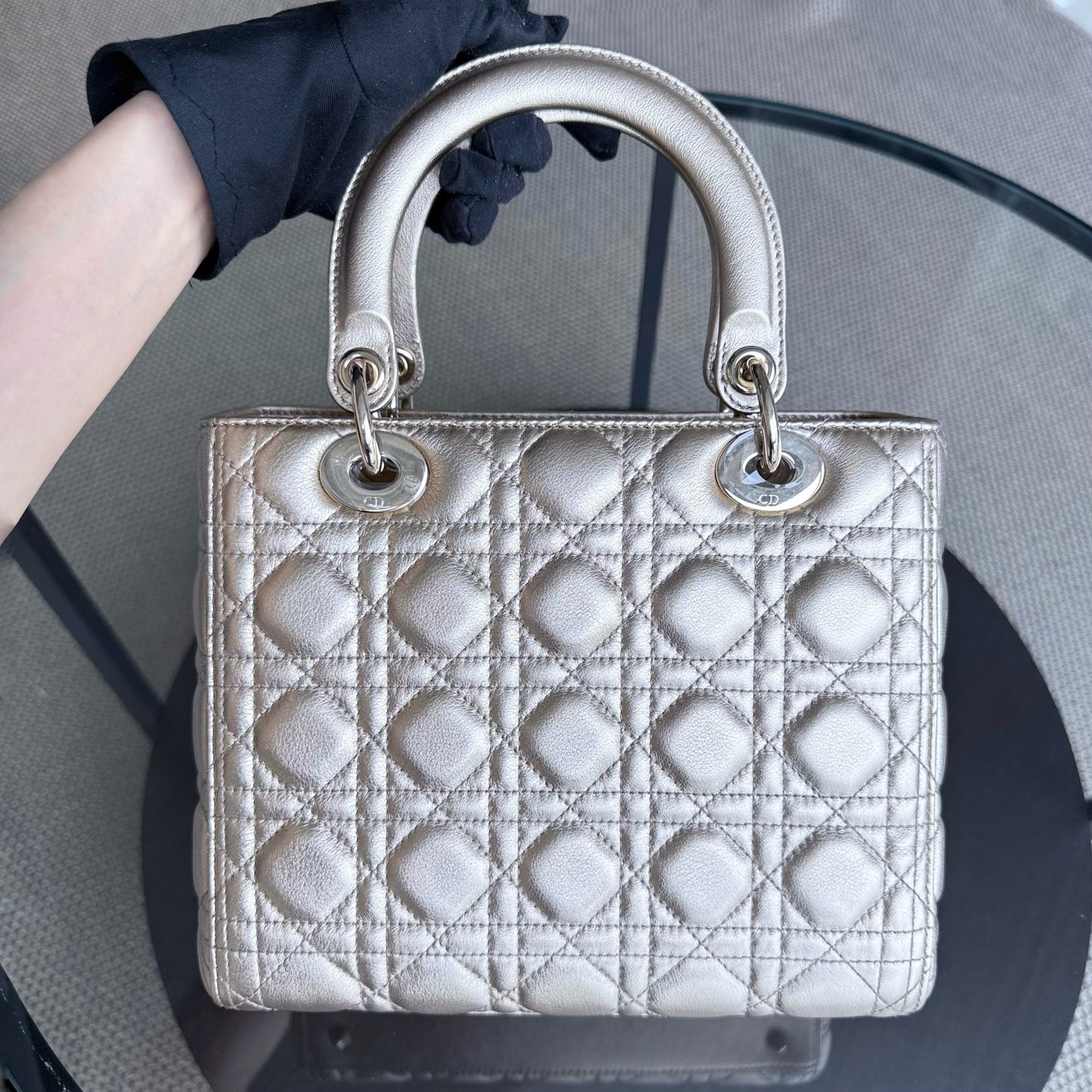 Lady Moyen - Cuir de veau doré Cannage, accessoires dorés, sans sangle — Kovancy