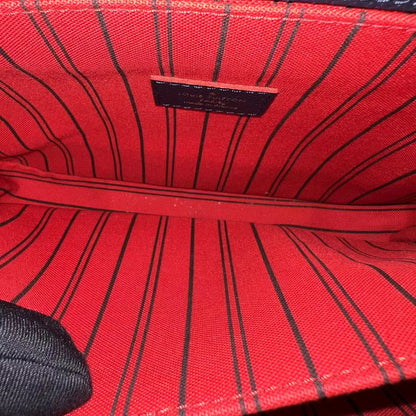 LV Pochette Metis Calfskin Empreinte Marine Rouge Matériel Doré Louis Vuitton