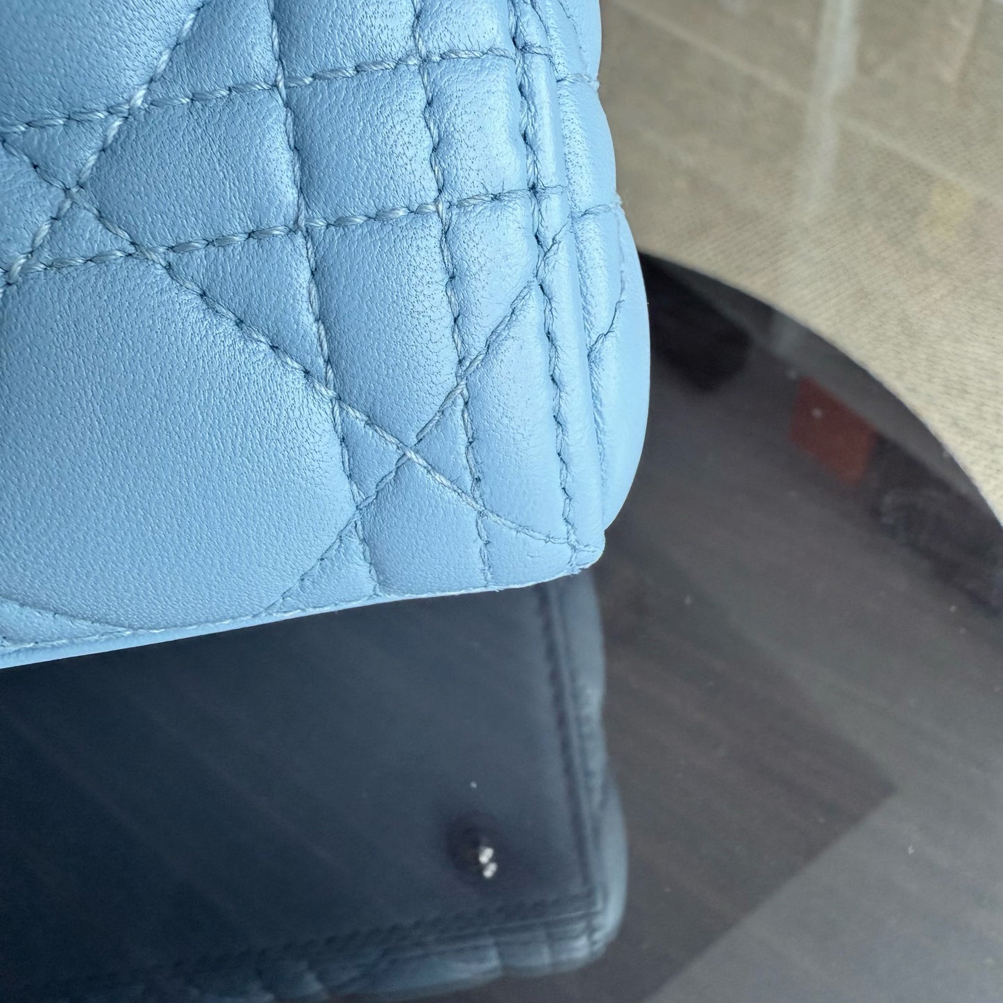 Lady Cuir d'agneau Cannage moyen bleu clair avec accessoires argentés — Kovancy