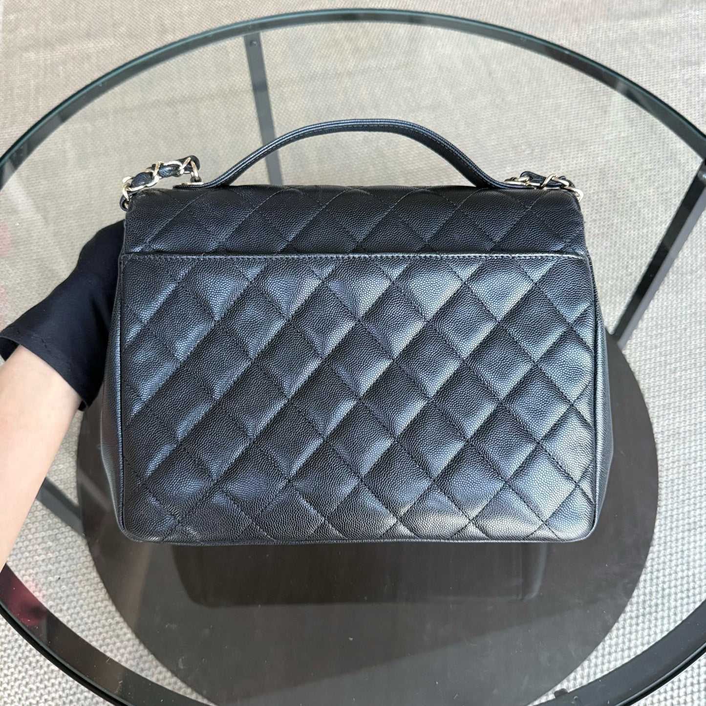 Sac Chanel Business Affinity grand format - 27 cm, cuir caviar matelassé noir, finitions dorées Series 23