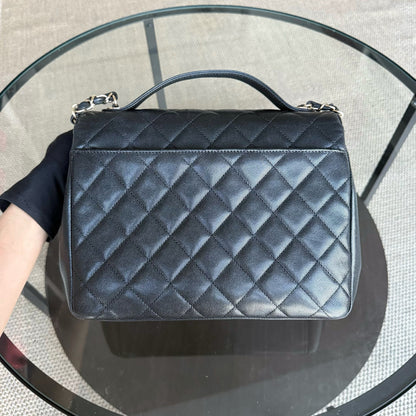 Sac Chanel Business Affinity grand format - 27 cm, cuir caviar matelassé noir, finitions dorées Series 23