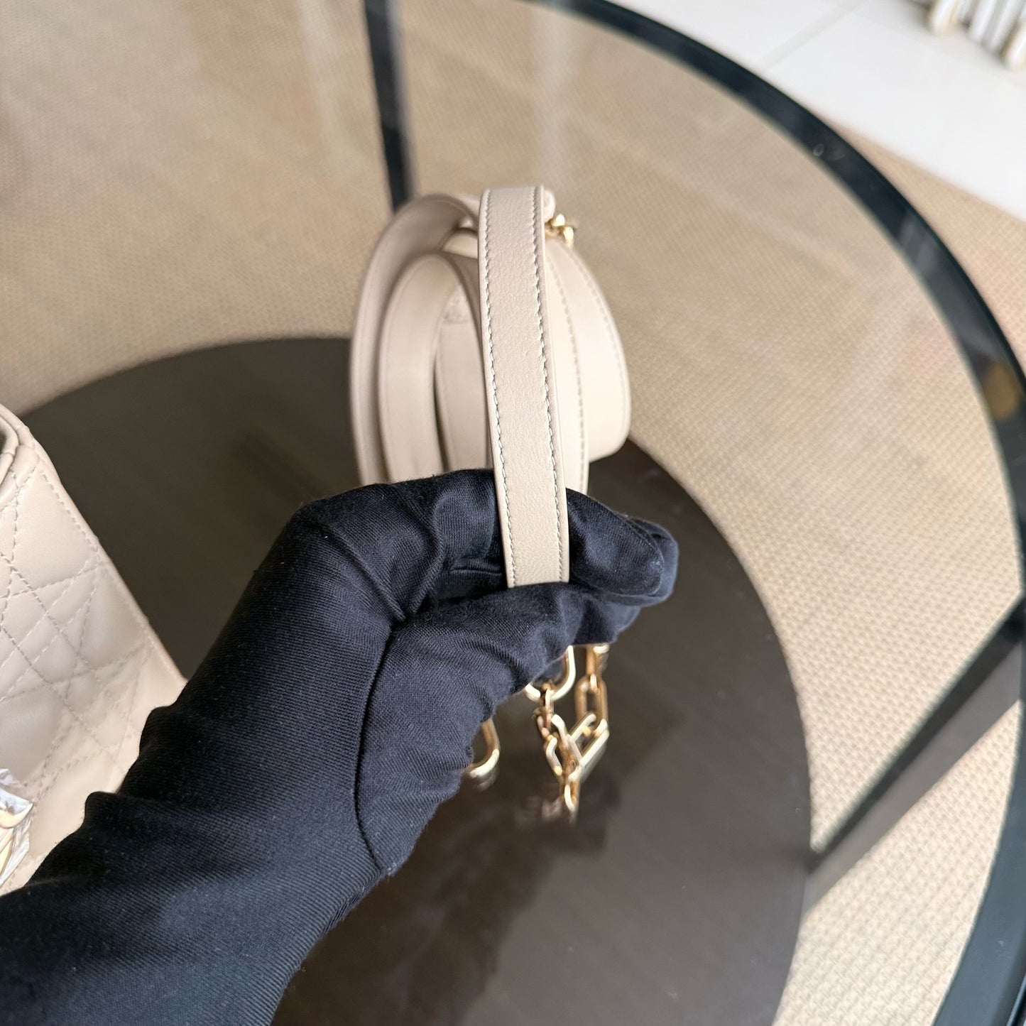 Sac à bandoulière D-Joy Medium Cannage en cuir d'agneau beige et accessoires dorés — Kovancy