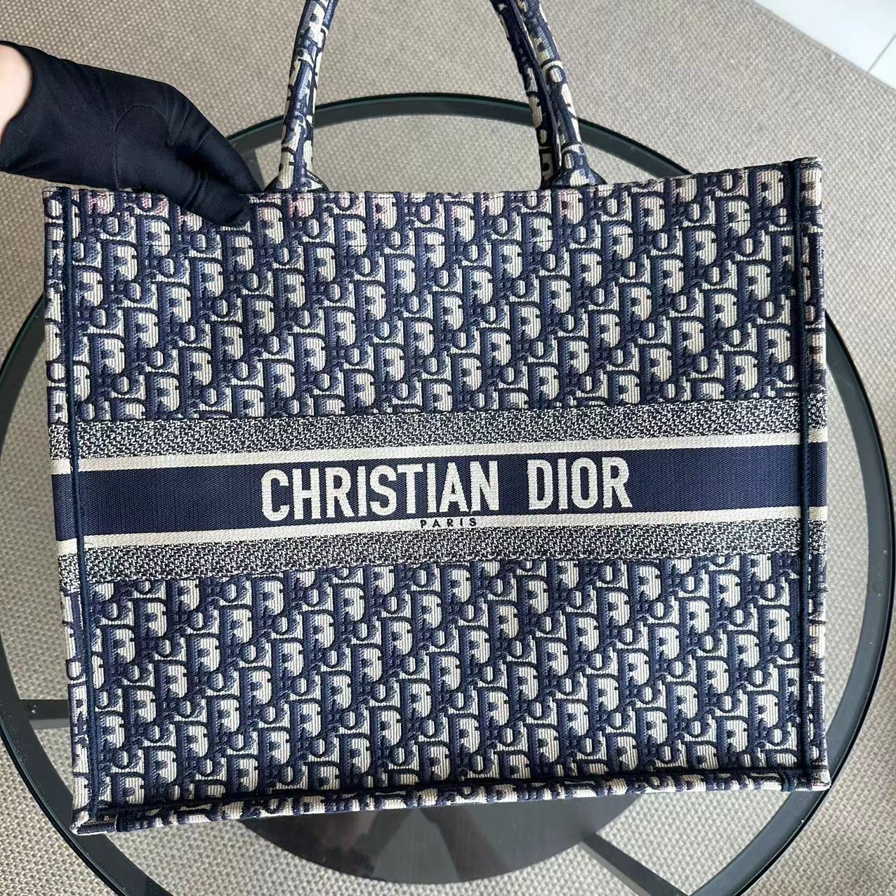 Sac fourre-tout Dior Book - Grand modèle en toile monogrammée bleu foncé