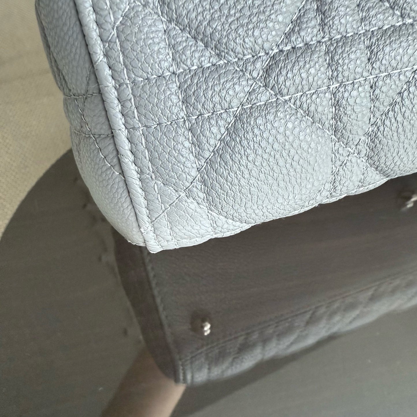Lady Grand - Cuir de veau grainé Caviar Cannage Gris Accastillage argenté — Kovancy