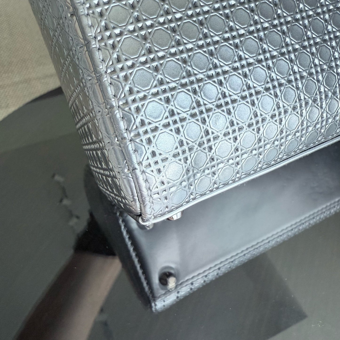 Lady Mini - Micro Cannage Sangle réglable en argent métallisé — Kovancy