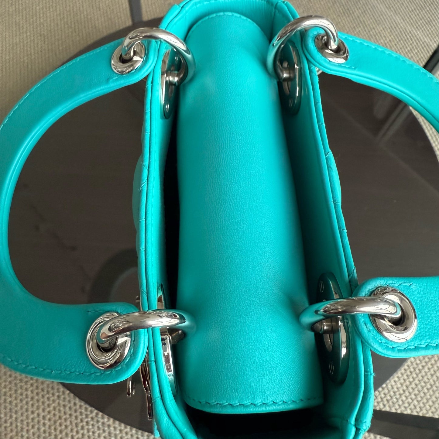 Lady Mini - Sangle réglable en cuir d'agneau Cannage bleu cyan et matériel argenté — Kovancy