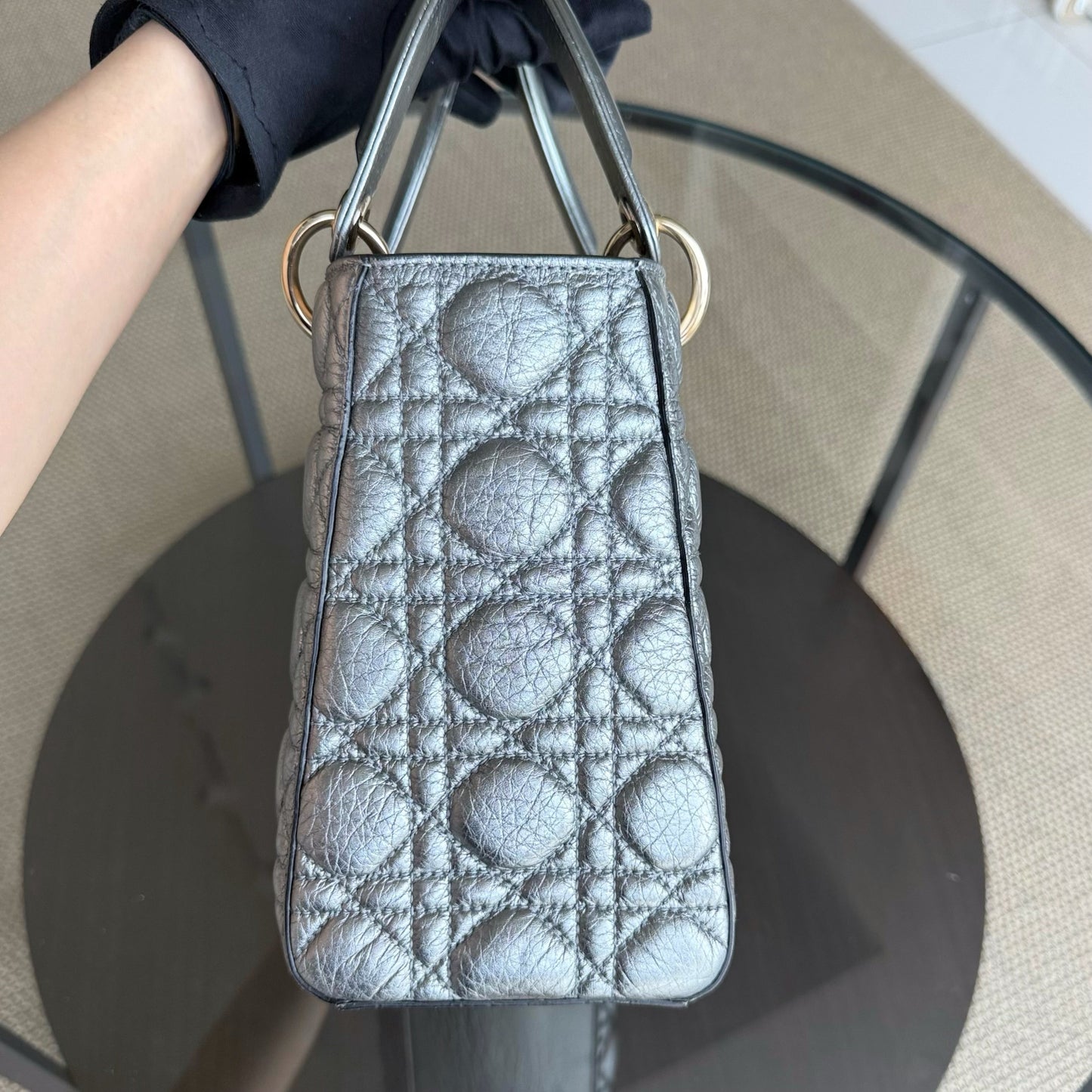 Dior Lady Rabat moyen - Cuir de veau grainé, quincaillerie argentée et dorée métallisée, édition limitée