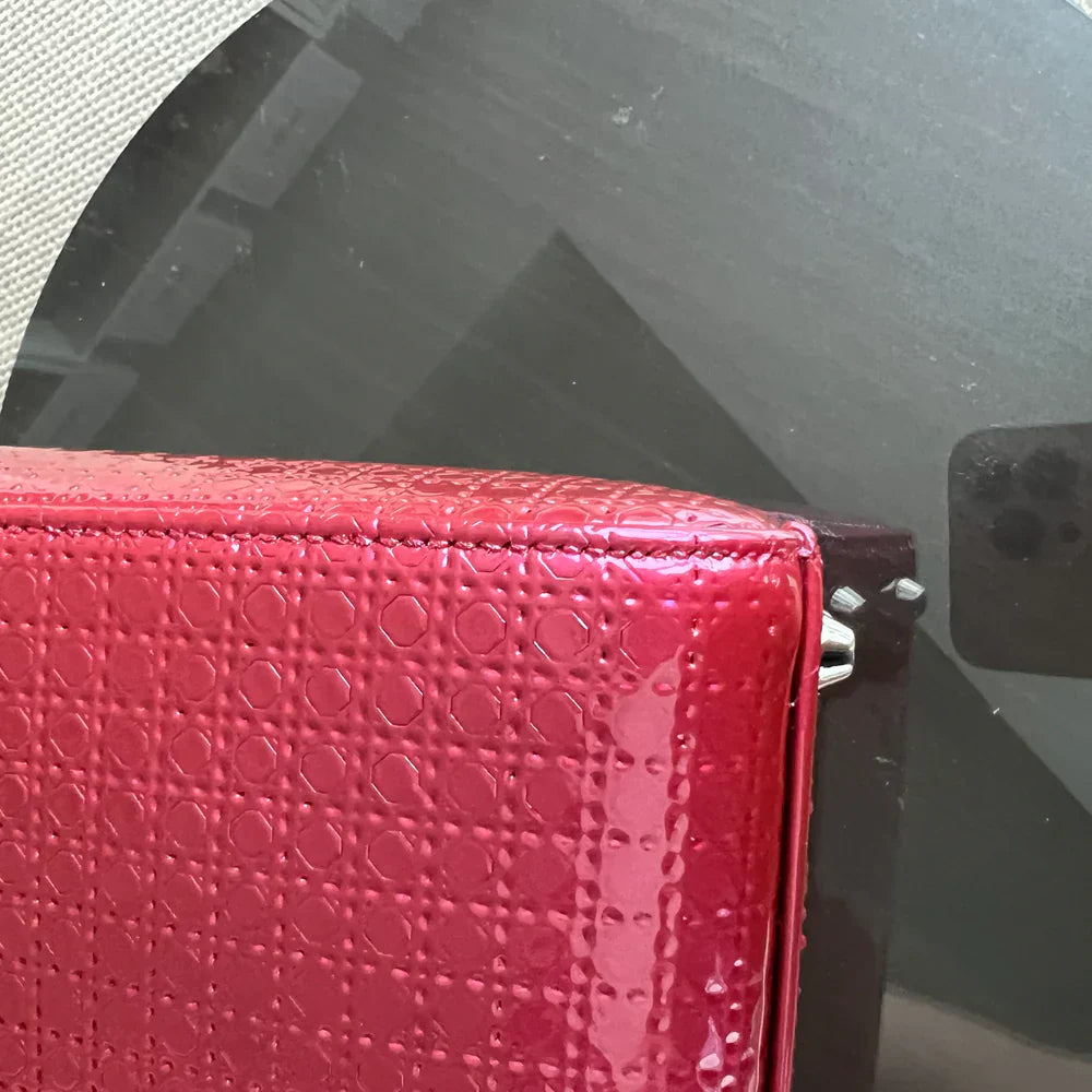 Lady Mini - Cuir de veau micro-cannage rose métallisé, détails argentés, bandoulière ajustable — Kovancy