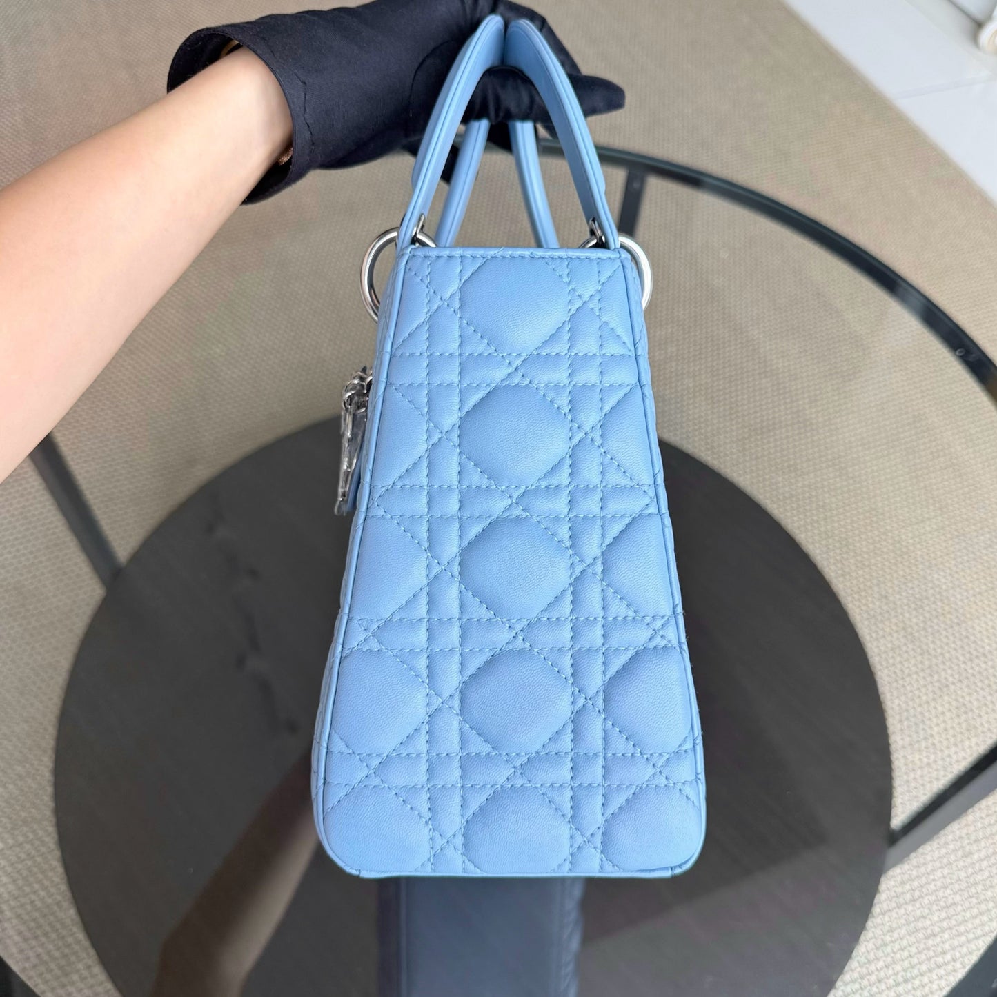 Lady Cuir d'agneau Cannage moyen bleu clair avec accessoires argentés — Kovancy