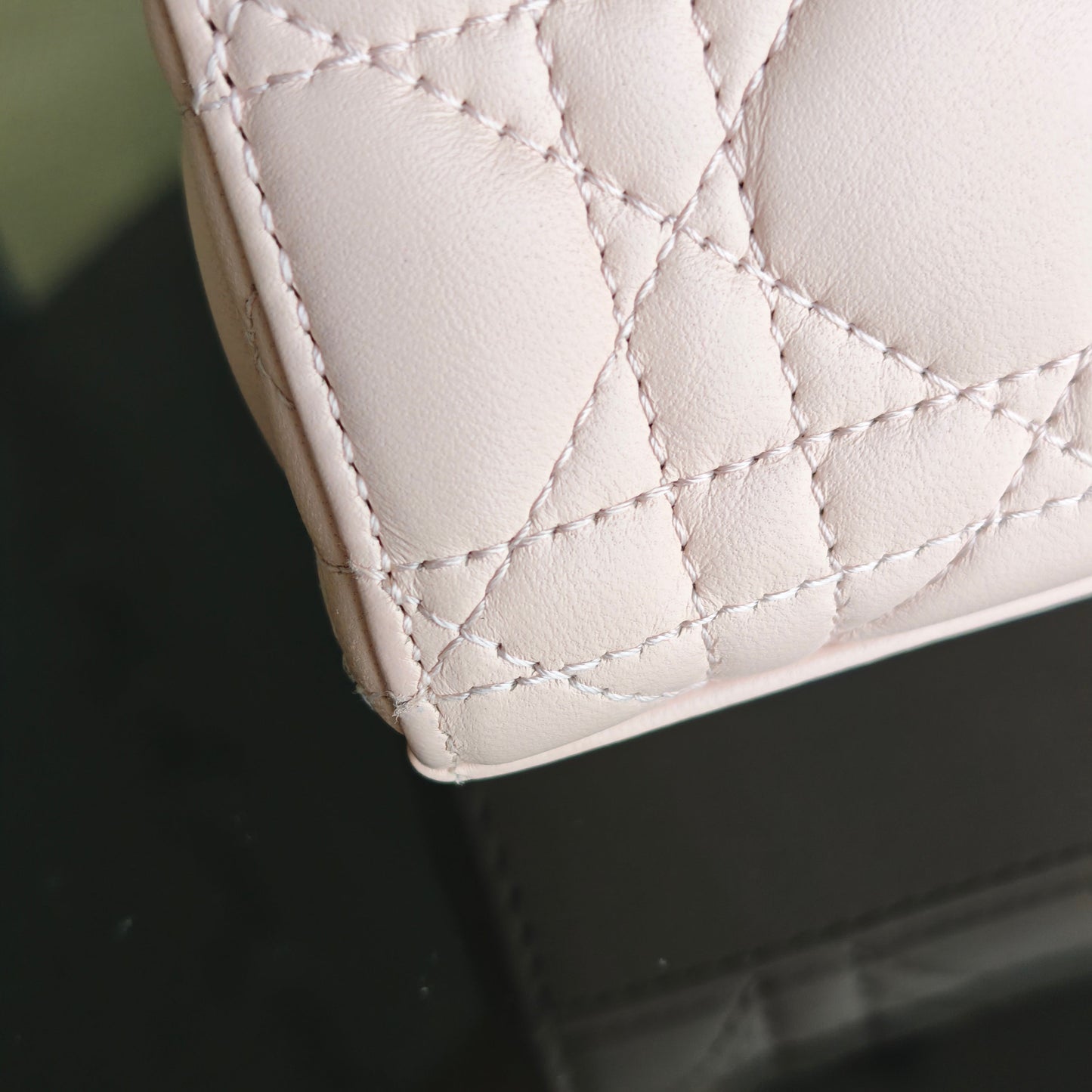 D-Joy Medium - Cuir d'agneau Cannage Rose clair Ferrures dorées — Kovancy