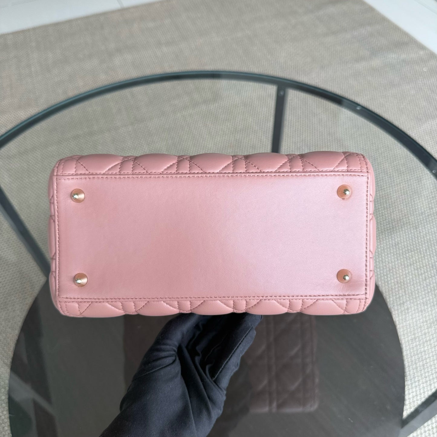 Dior Lady Taille moyenne - Cuir d'agneau Cannage, finitions dorées, sans bandoulière