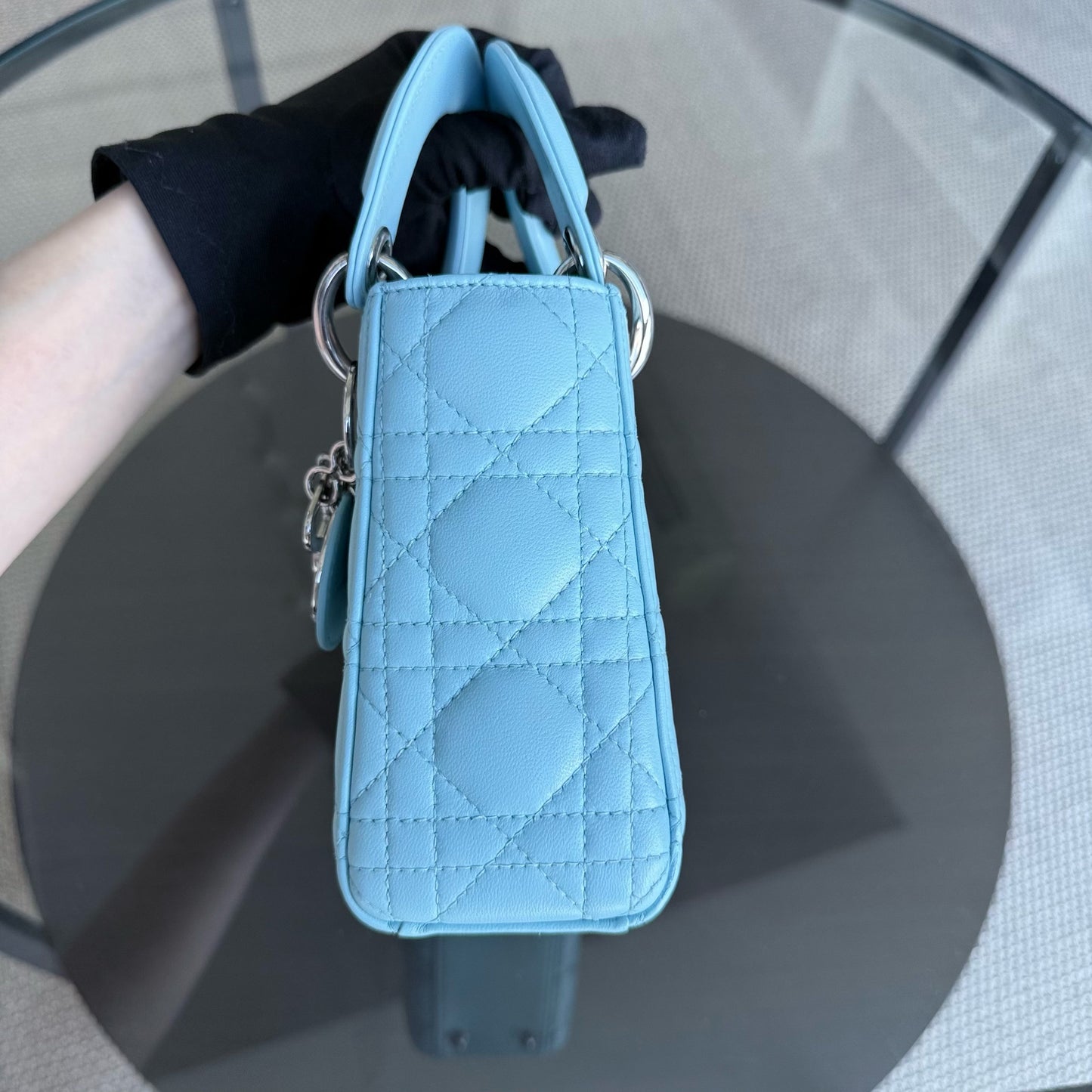 Lady Mini - Cannage Agneau Bleu Clair Quincaillerie Argentée Bandoulière Réglable — Kovancy