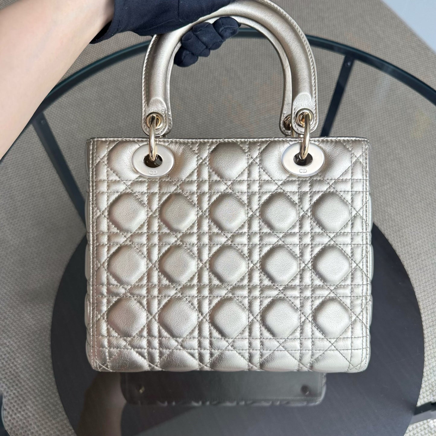 Dior Lady Rabat moyen - Cuir de veau Cannage Ferrures dorées SANS SANGLE