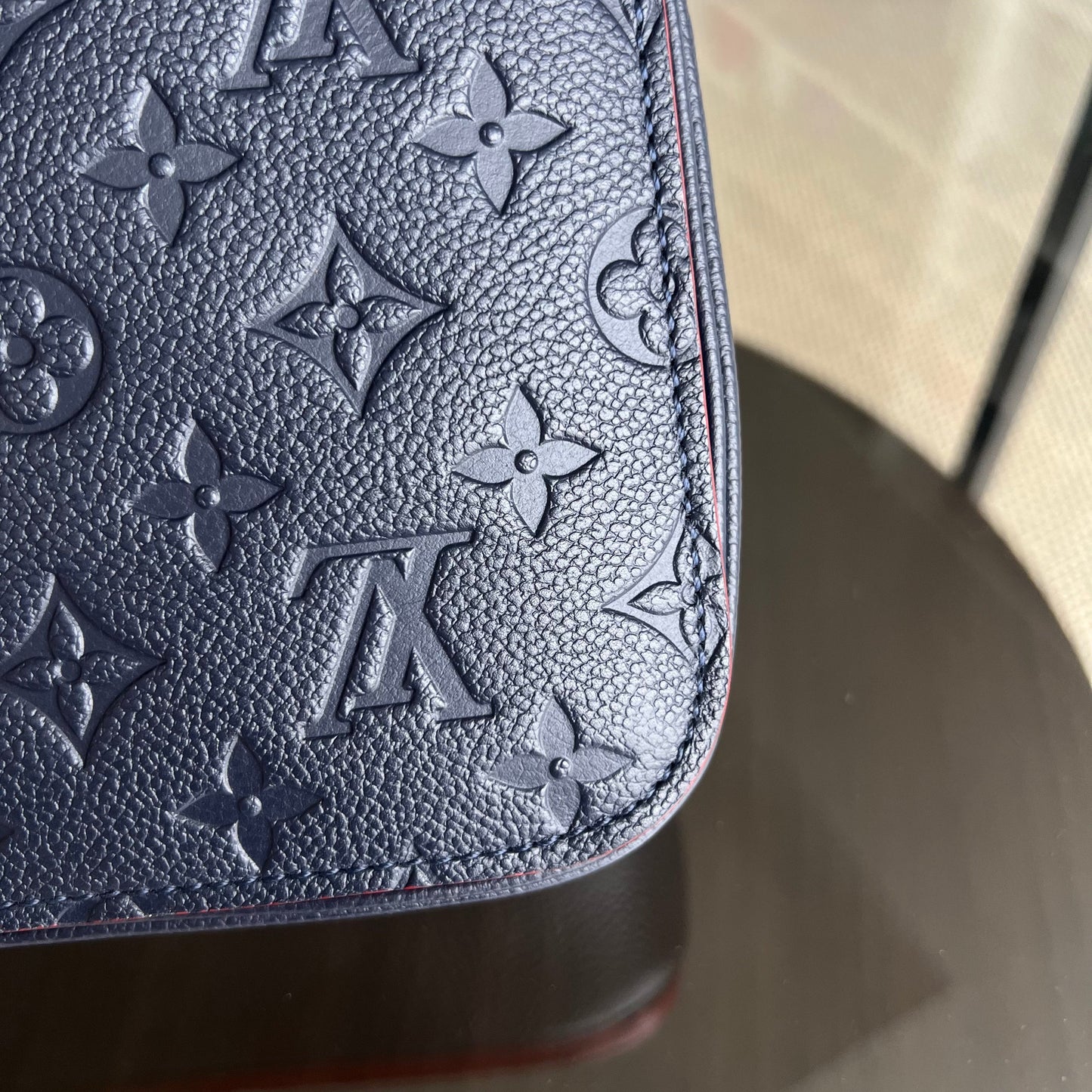 Kovancy - Pochette Metis - Empreinte Monogram Marine Rouge Bleu Marine Or Quincaillerie