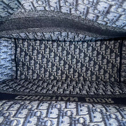 Sac fourre-tout Dior Book - Grand modèle en toile monogrammée bleu foncé