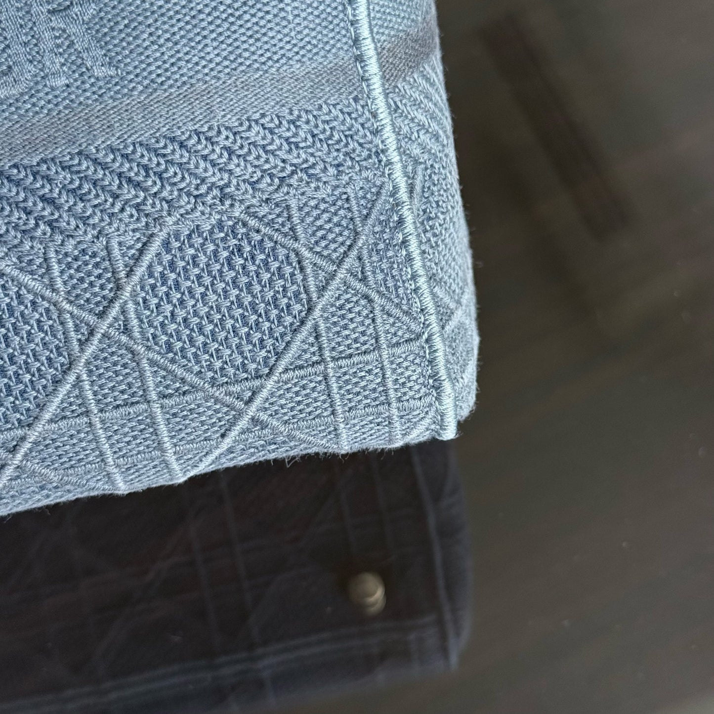 Lady D-Lite - Cannage brodé bleu denim clair avec accessoires dorés — Kovancy