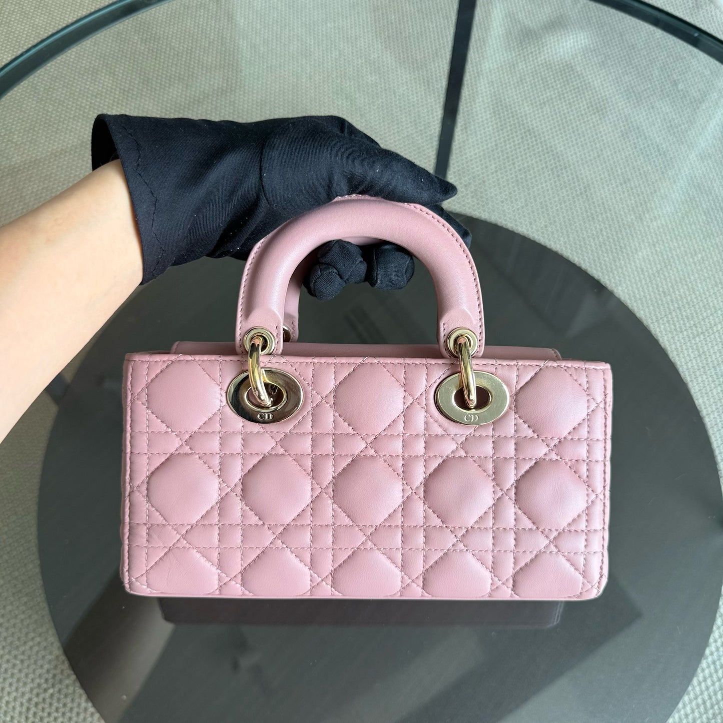 Lady Petit rabat D-Joy - Cuir d'agneau Cannage rose et matériel doré — Kovancy