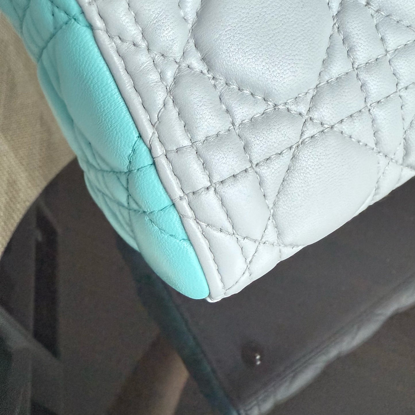 Lady Moyen - Cuir d'agneau Cannage bicolore cyan gris gris matériel argenté — Kovancy