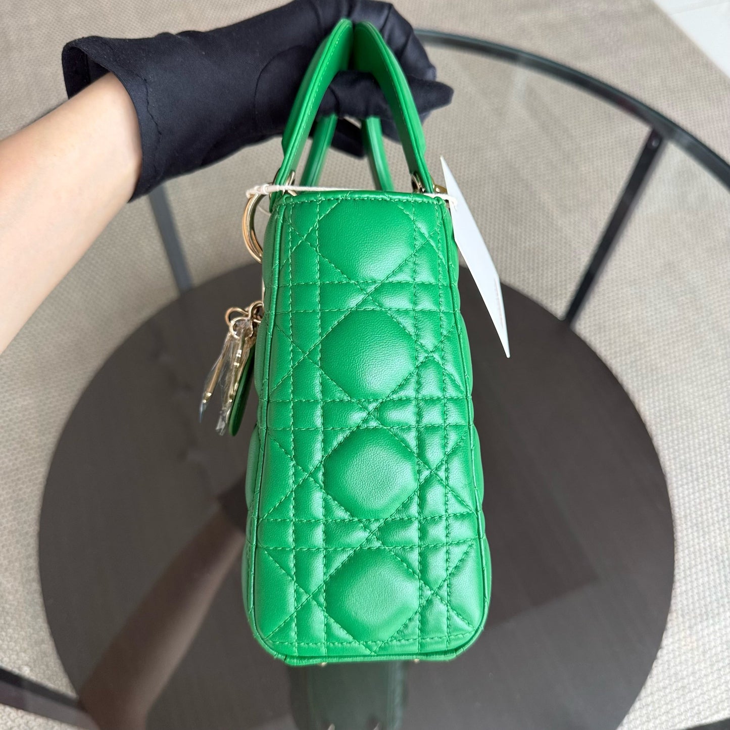 Lady Petit rabat - Cuir d'agneau Cannage vert et finitions dorées — Kovancy