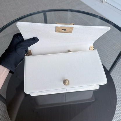 Chanel Boy Medium - Caviar 25CM Blanc Crème Quincaillerie Or Vieilli Series 26