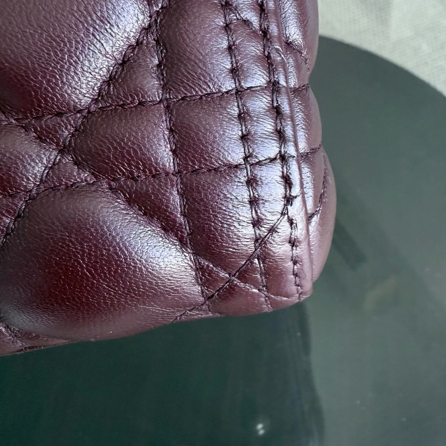 Lady Moyen - Cuir d'agneau Cannage Bordeaux foncé Rouge Quincaillerie dorée SANS SANGLE — Kovancy