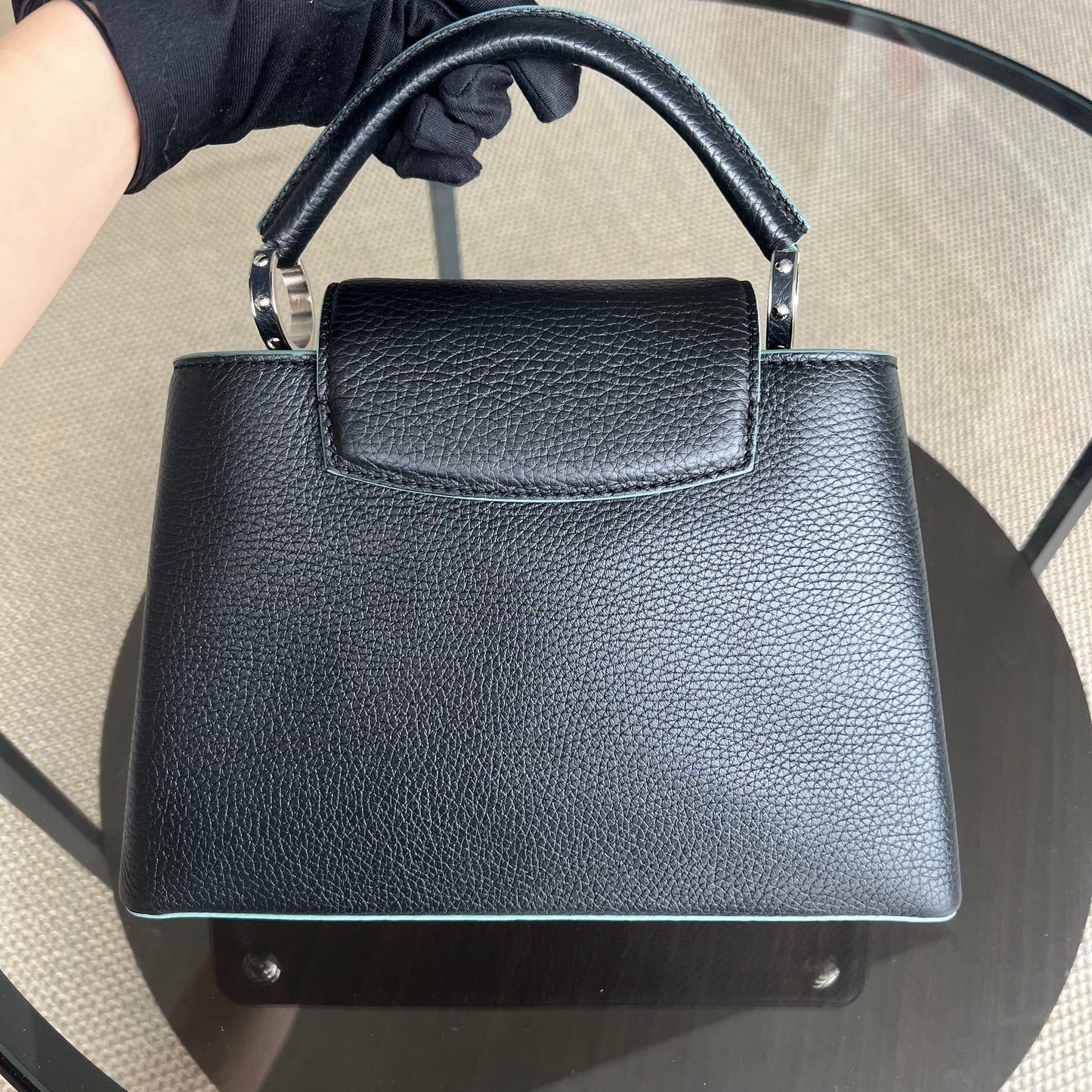 Kovancy - Capucines BB - Cuir de veau grainé Taurillon Noir Quincaillerie noire argentée