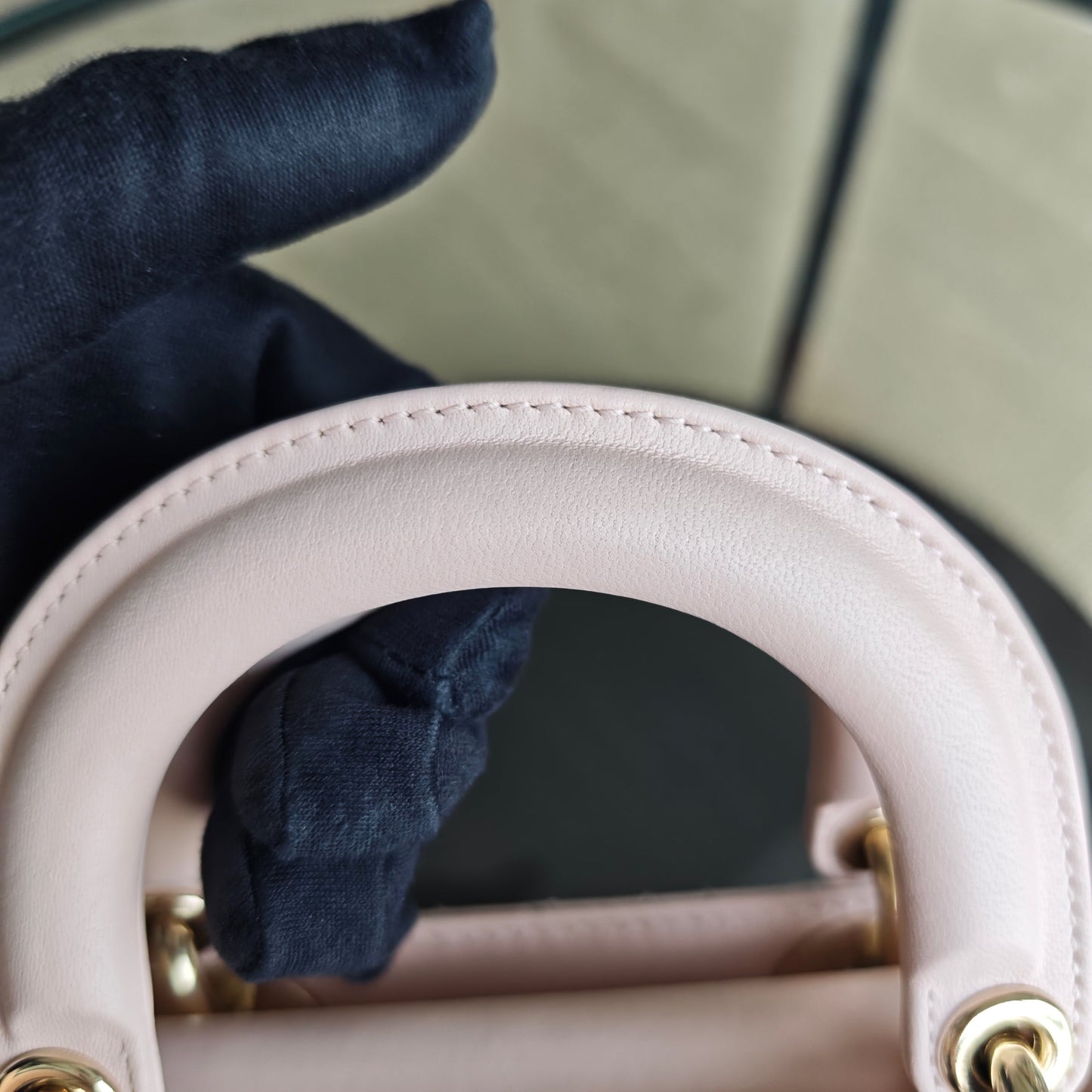 D-Joy Medium - Cuir d'agneau Cannage Rose clair Ferrures dorées — Kovancy