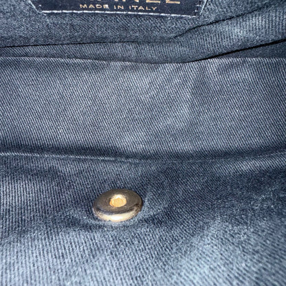 Sac à rabat saisonnier Chanel Small - 23 cm Surpiqué CC Médaillon à chevrons Rabat Chevron Cuir de chèvre Noir Quincaillerie dorée Series 20