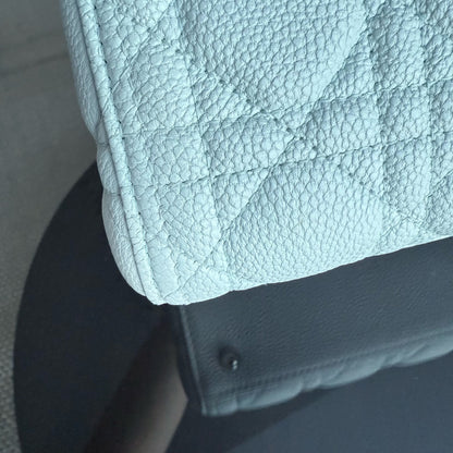 Dior Lady Caviar moyen - Cuir de veau grainé Cannage Blanc glacier Bleu glacier Quincaillerie argentée