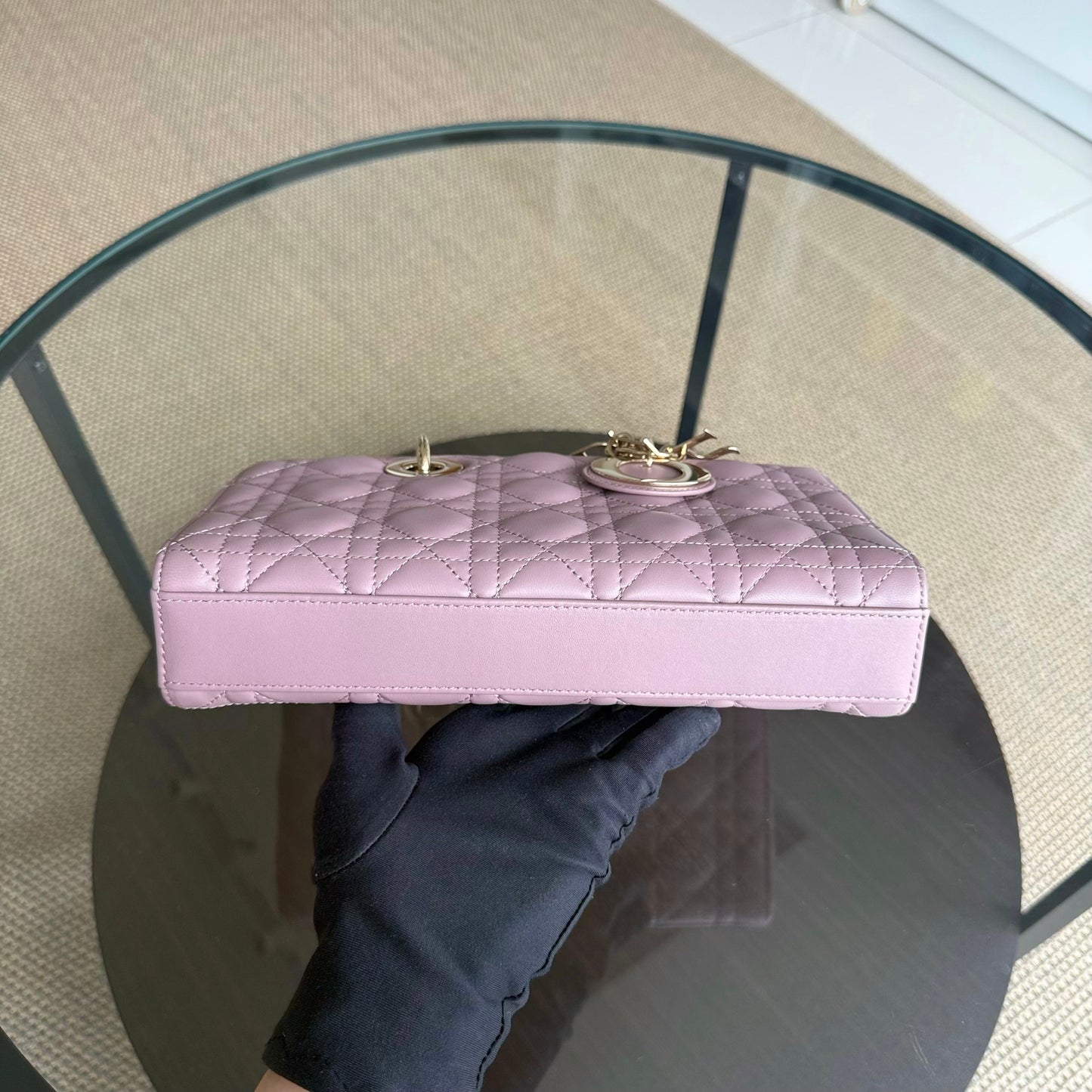 D-Joy Medium - Cuir d'agneau Cannage Blush Rose Accastillage doré — Kovancy
