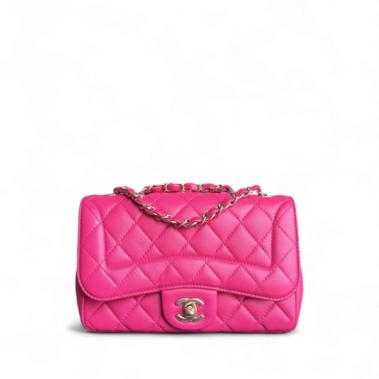 Sac Chanel Chic Flap petit modèle - 23 cm, en agneau matelassé rose fuchsia avec finitions dorées Series 22