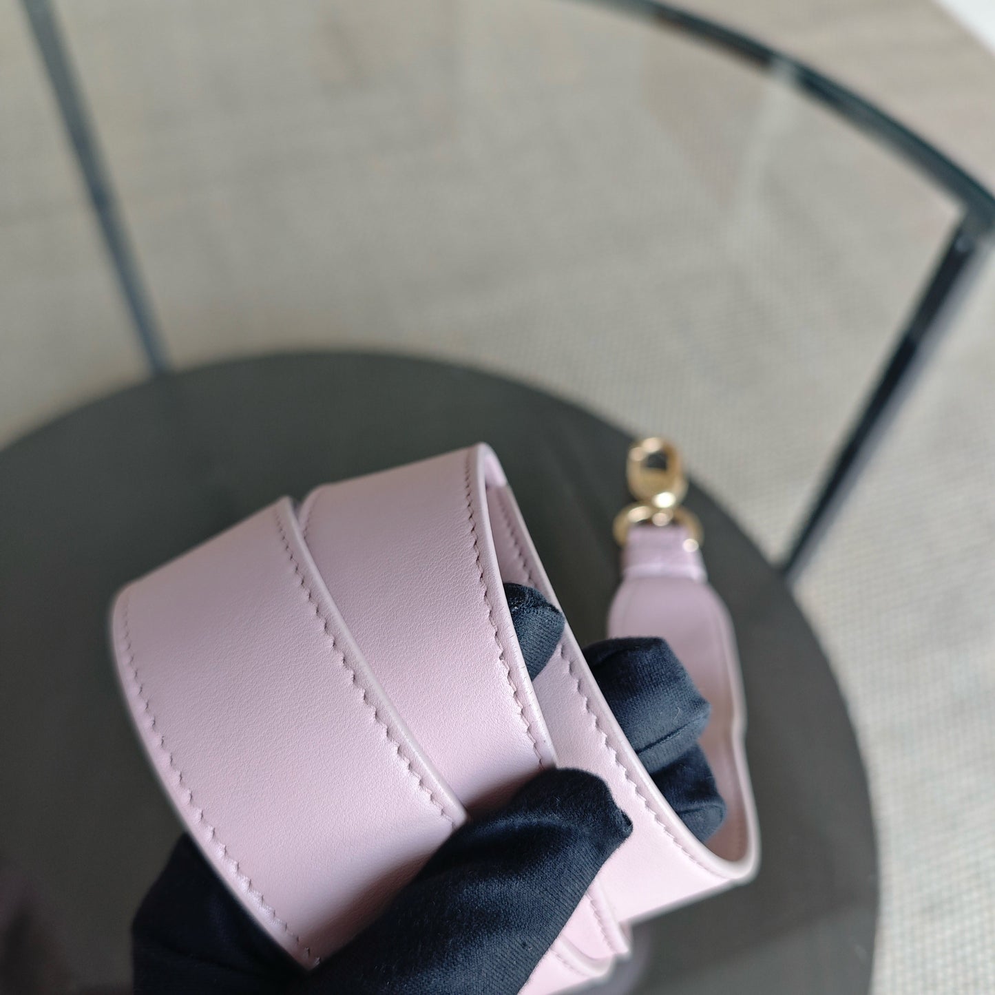 Lady Petit modèle - Cuir d'agneau Cannage rose avec finitions dorées — Kovancy